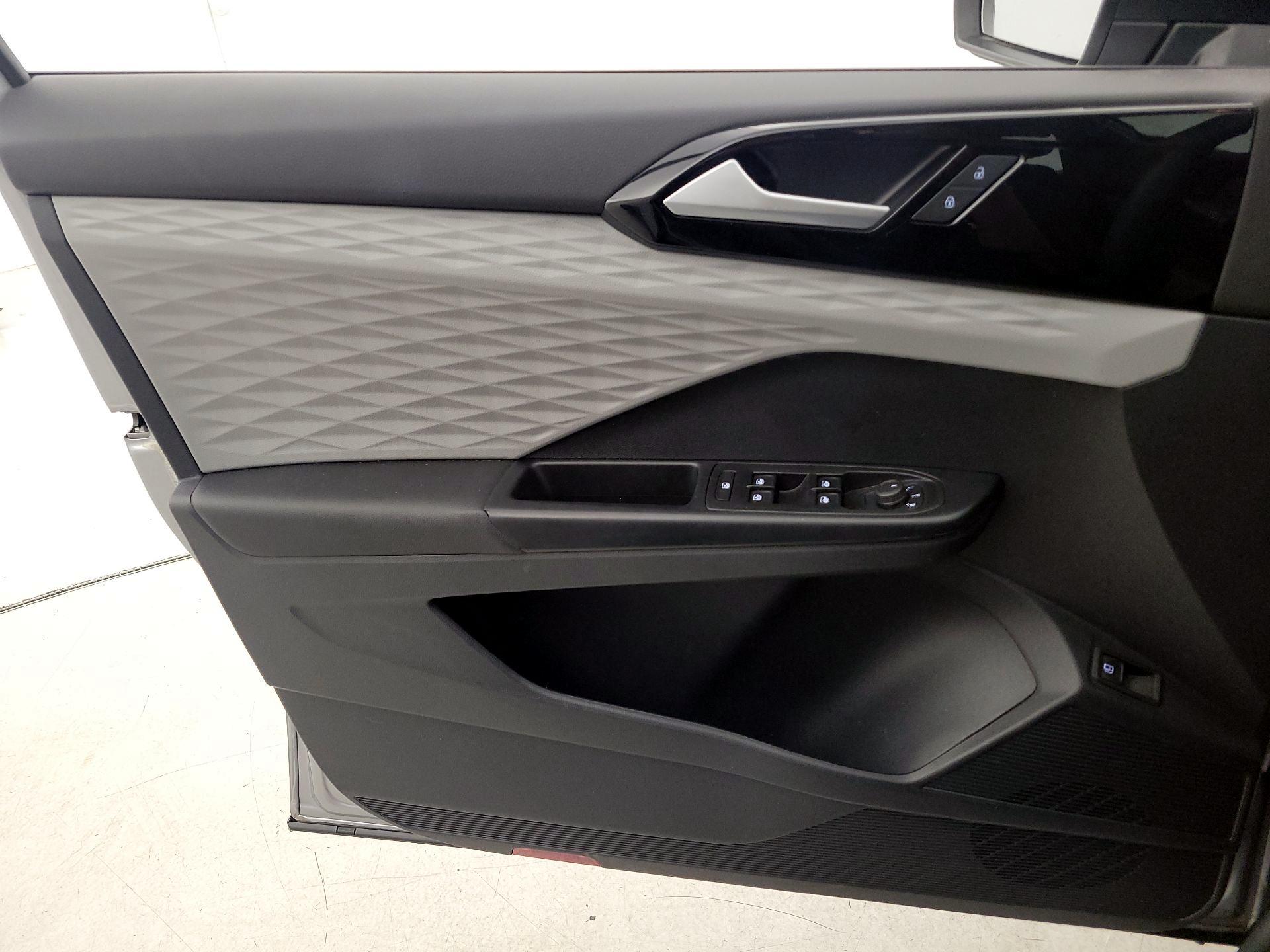Thumbnail: 2023 Volkswagen Taos - 12