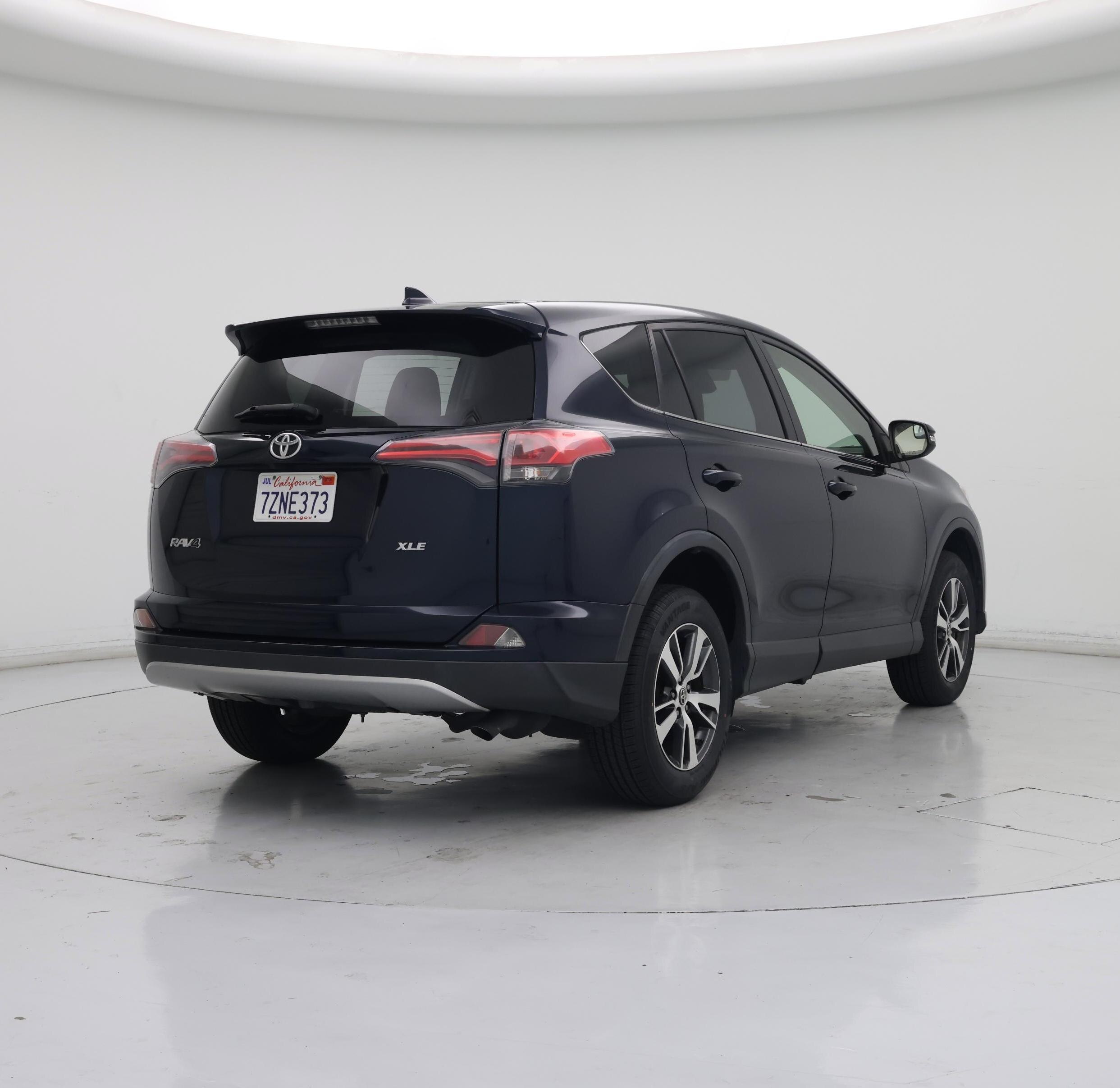 Thumbnail: 2017 Toyota RAV4 - 8