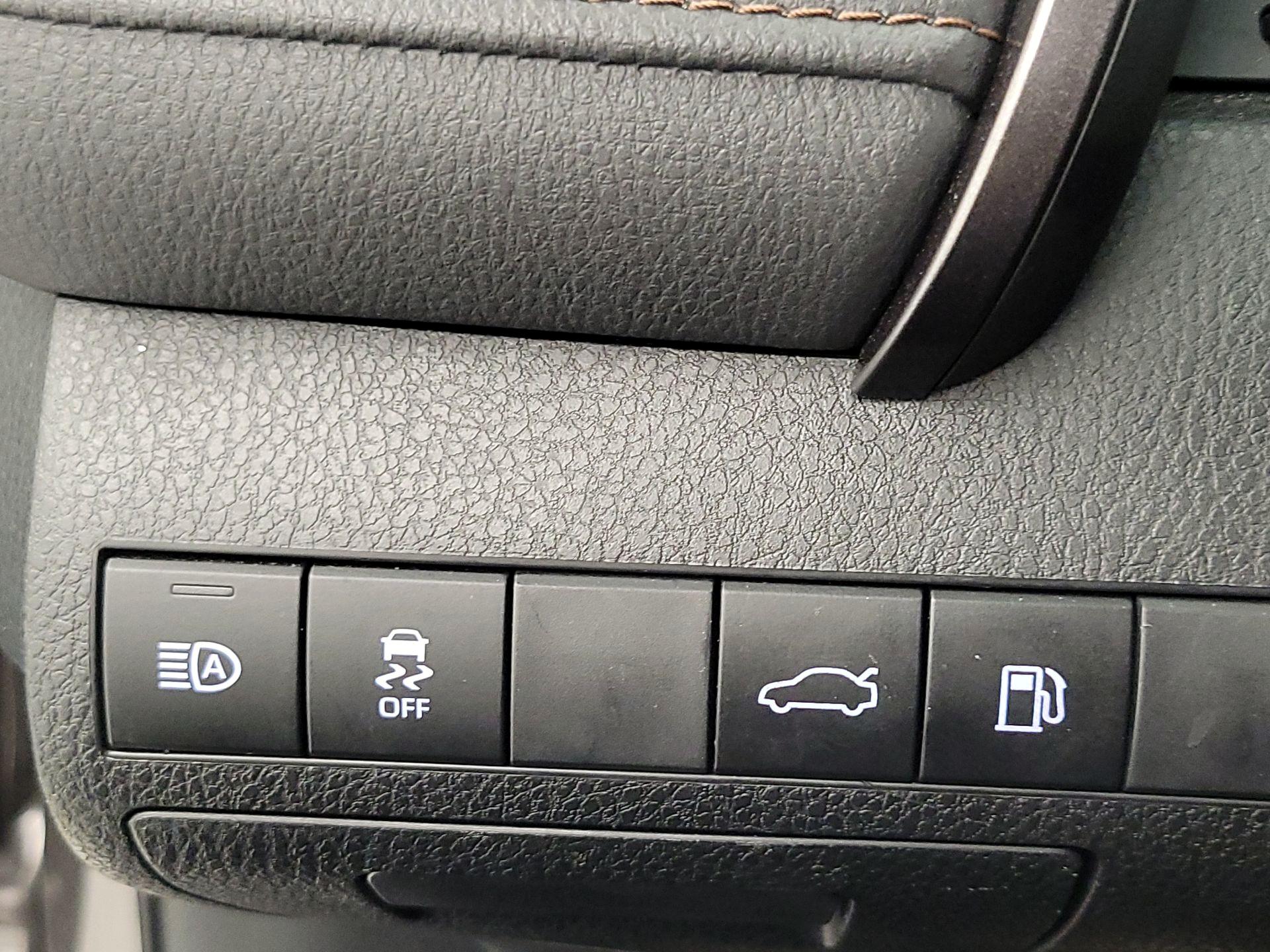 Thumbnail: 2018 Toyota Camry - 13