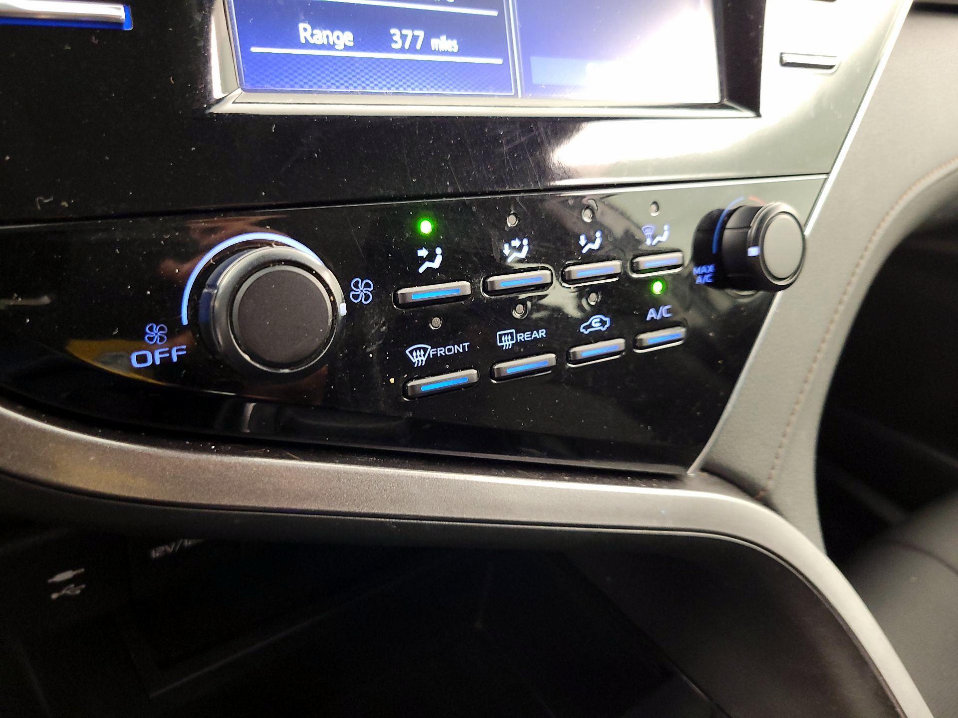 Thumbnail: 2018 Toyota Camry - 16