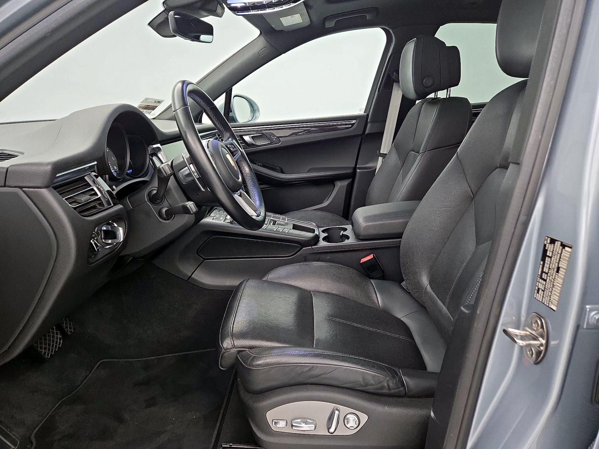 Thumbnail: 2020 Porsche Macan - 11