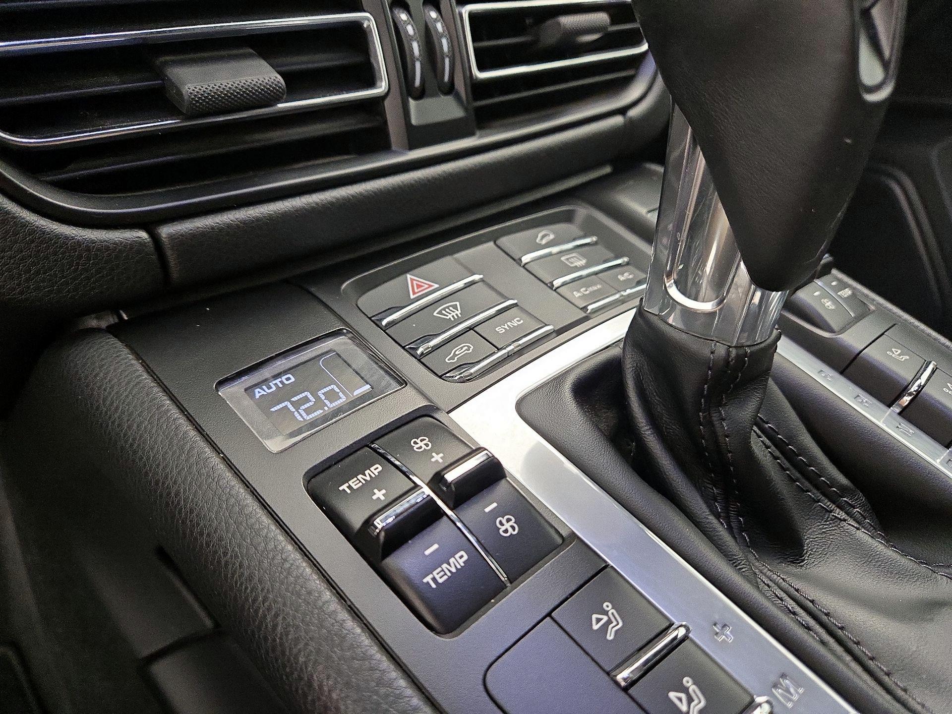 Thumbnail: 2020 Porsche Macan - 17