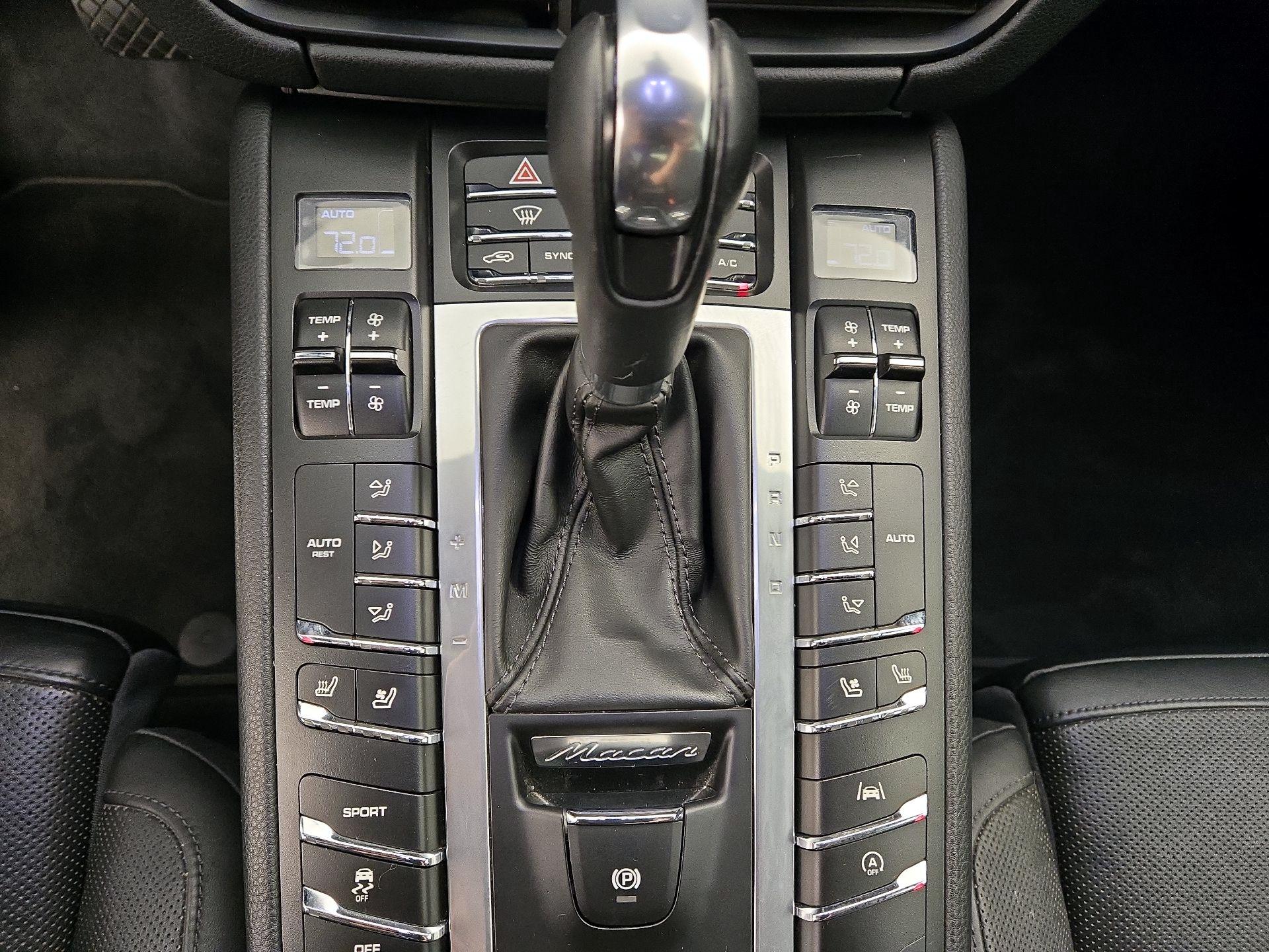 Thumbnail: 2020 Porsche Macan - 18