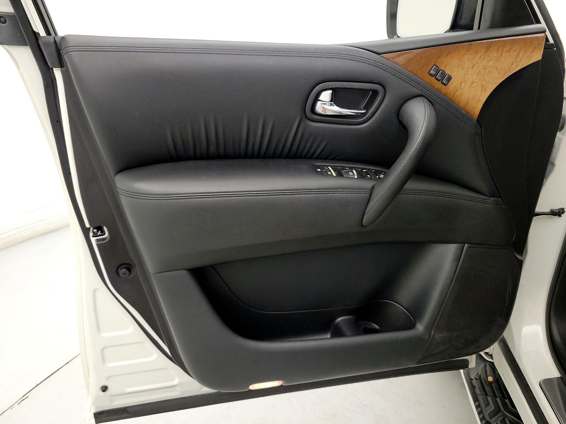 Thumbnail: 2014 INFINITI QX80 - 12