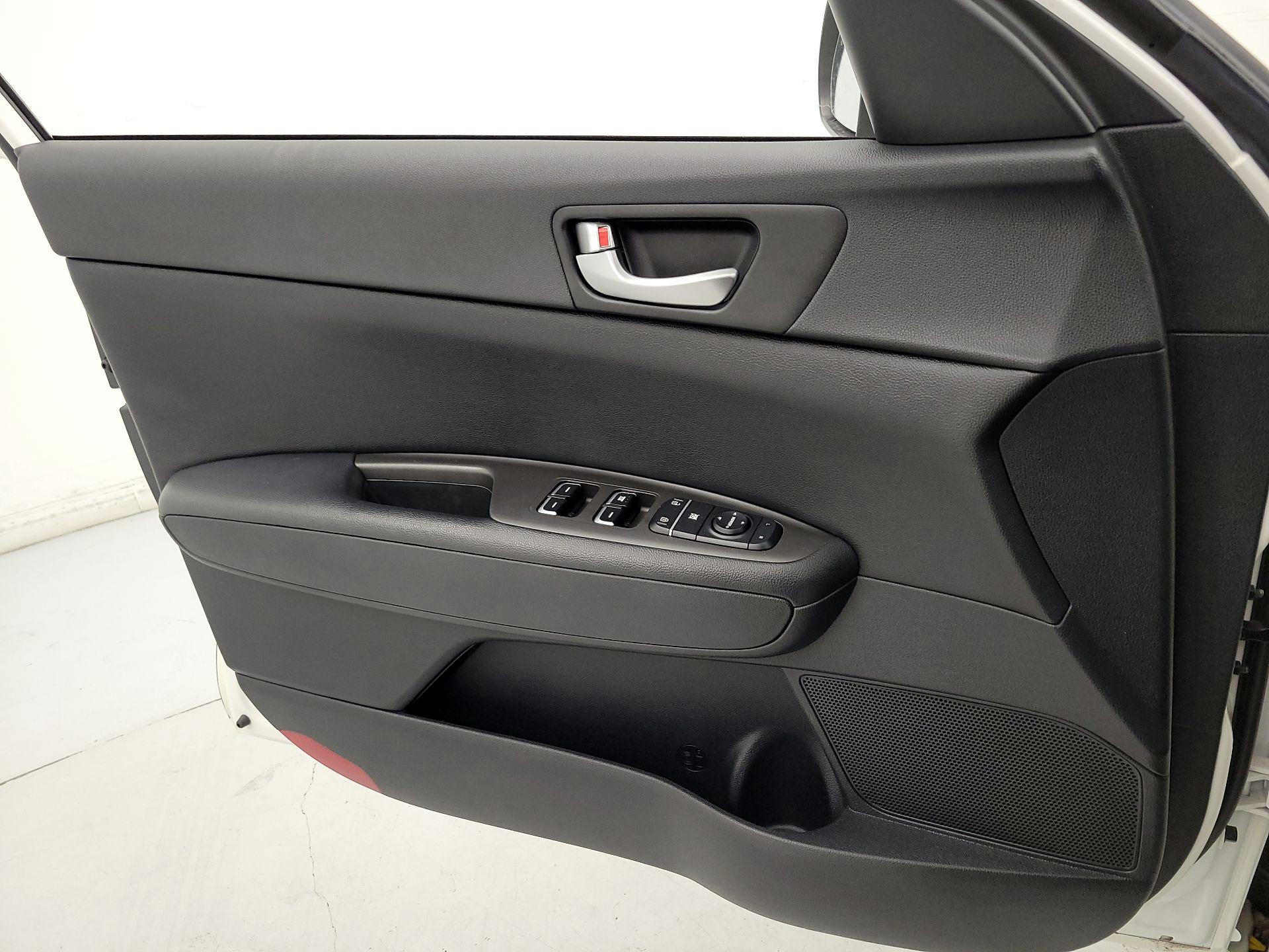 Thumbnail: 2016 Kia Optima - 12
