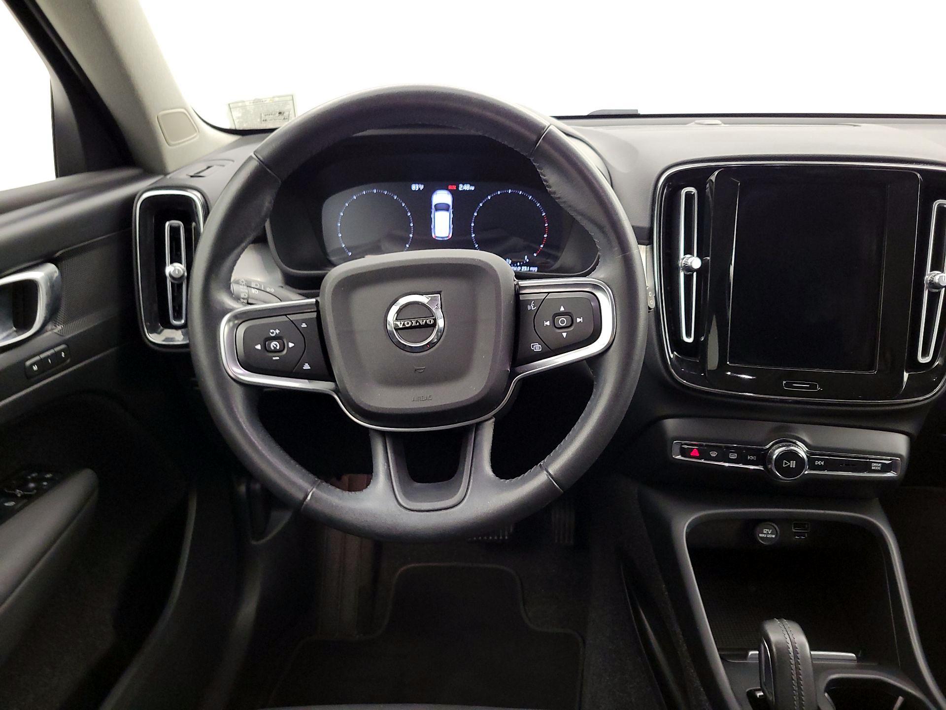 Thumbnail: 2021 Volvo XC40 - 10