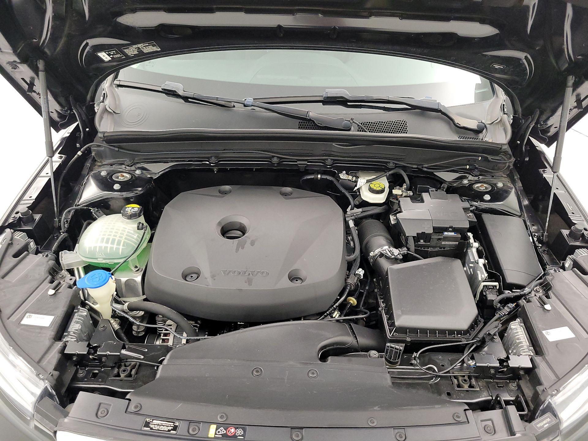Thumbnail: 2021 Volvo XC40 - 19