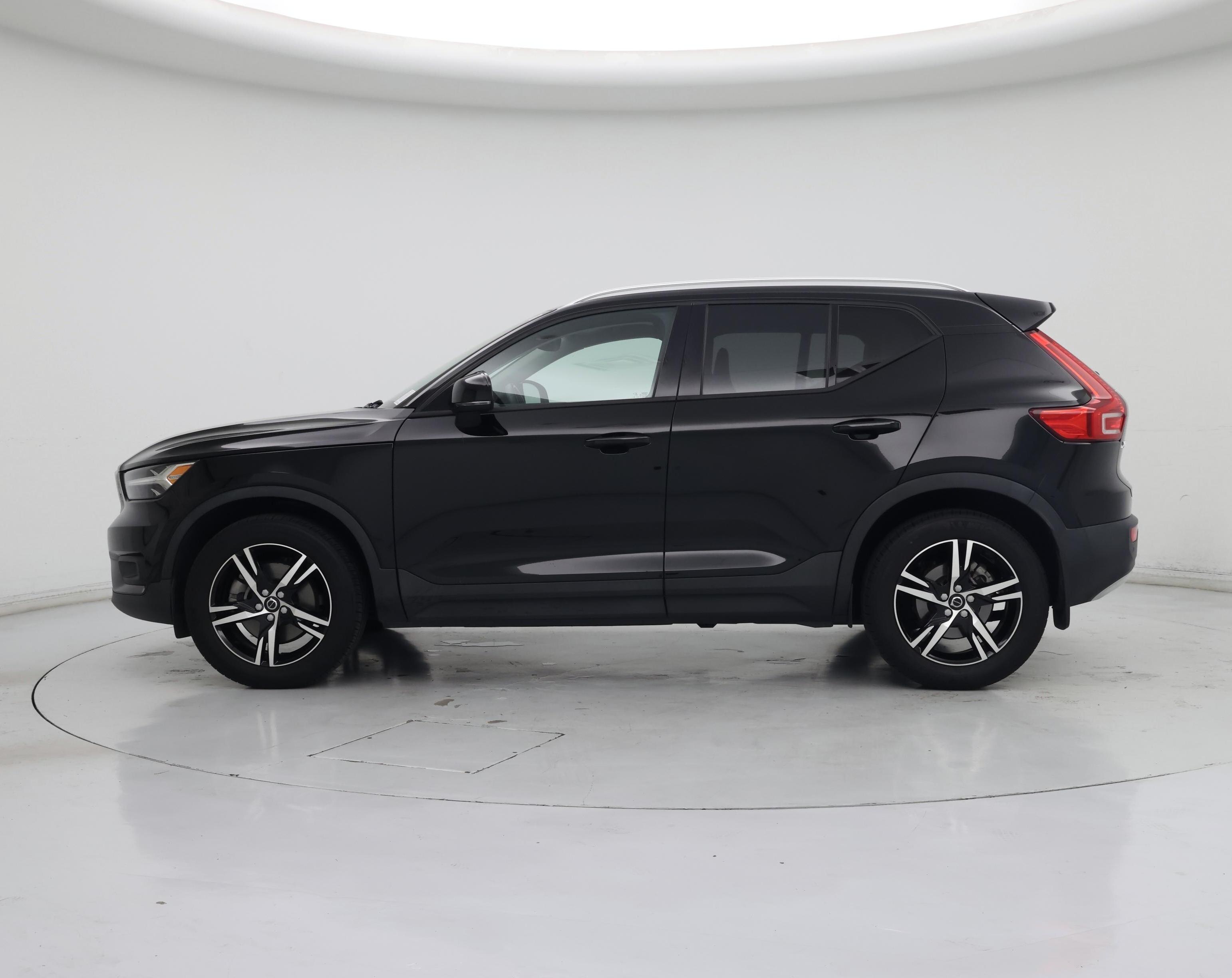 Thumbnail: 2021 Volvo XC40 - 3