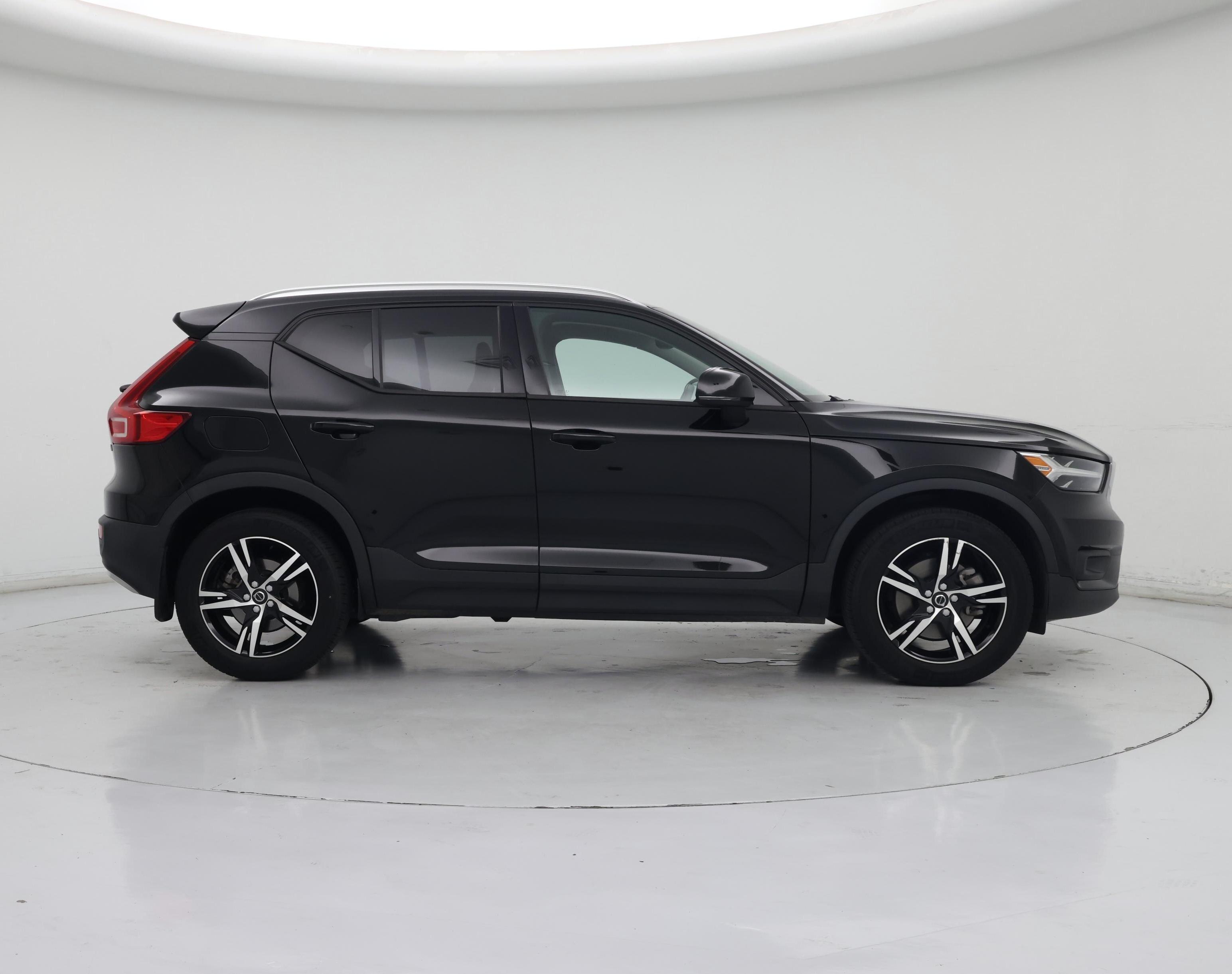 Thumbnail: 2021 Volvo XC40 - 7