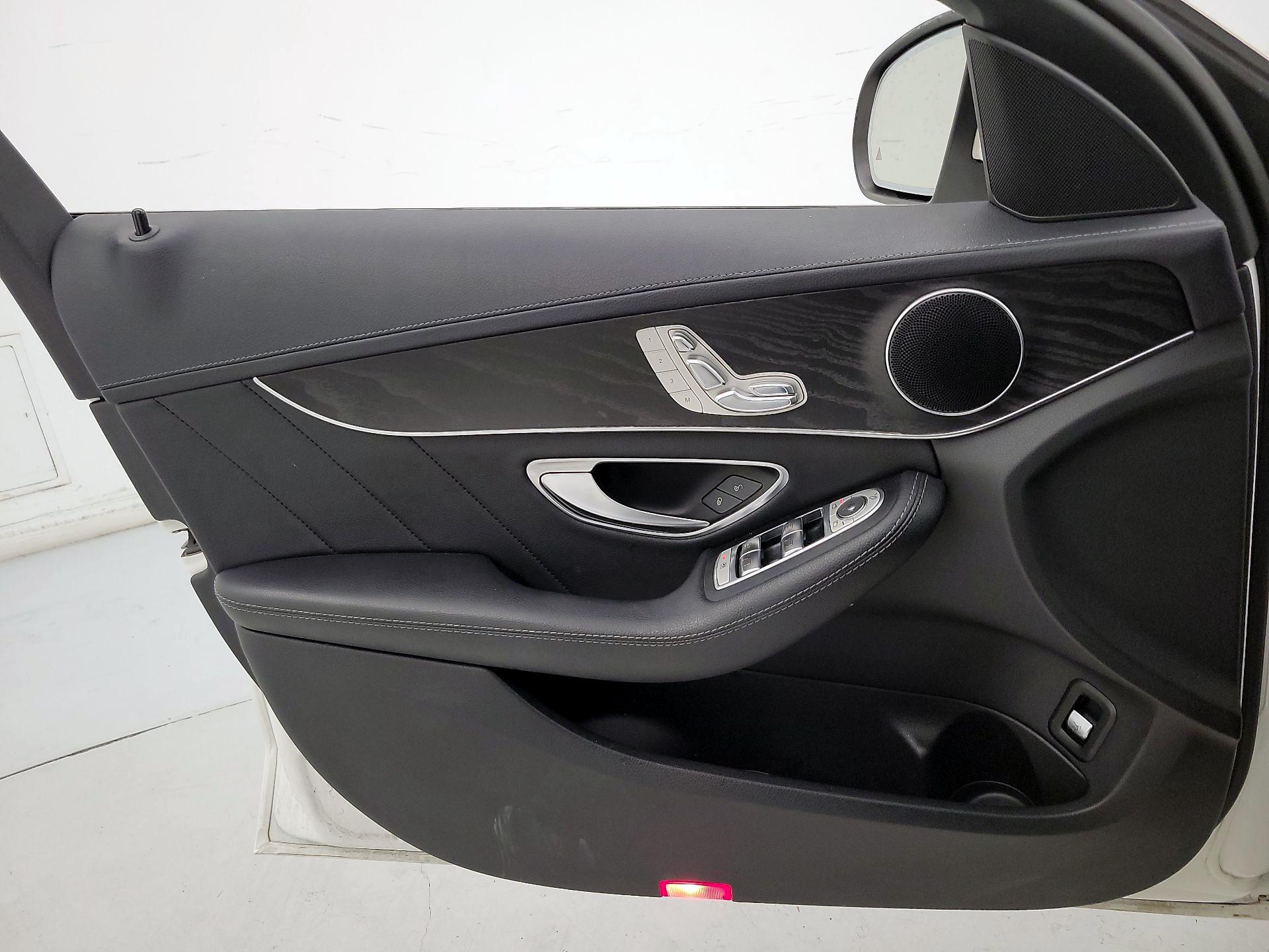 Thumbnail: 2016 Mercedes-Benz C-Class - 12