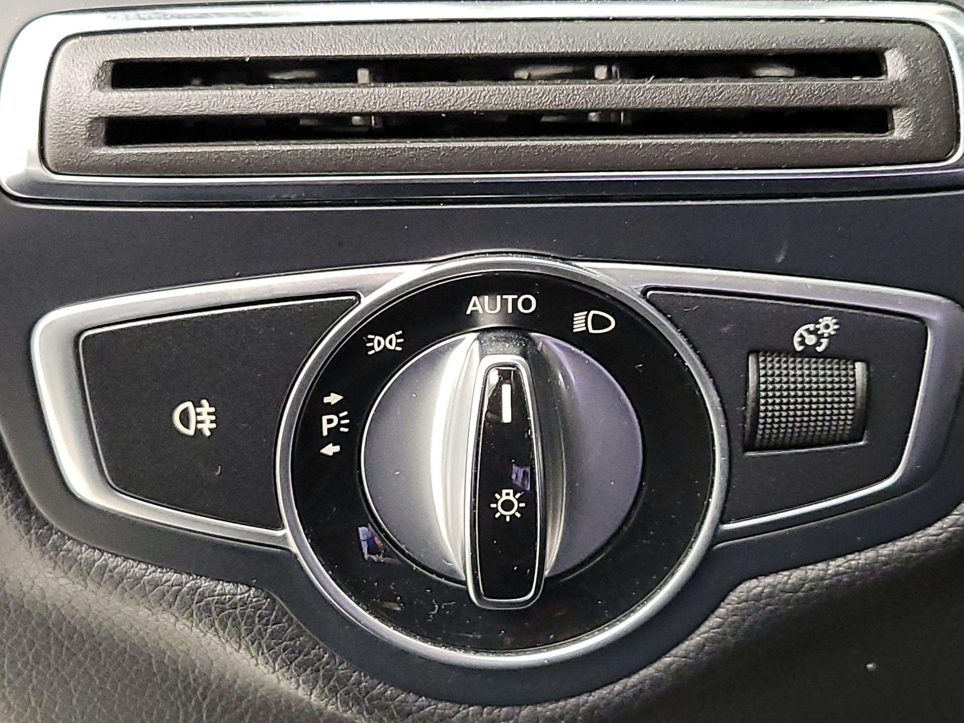Thumbnail: 2016 Mercedes-Benz C-Class - 13