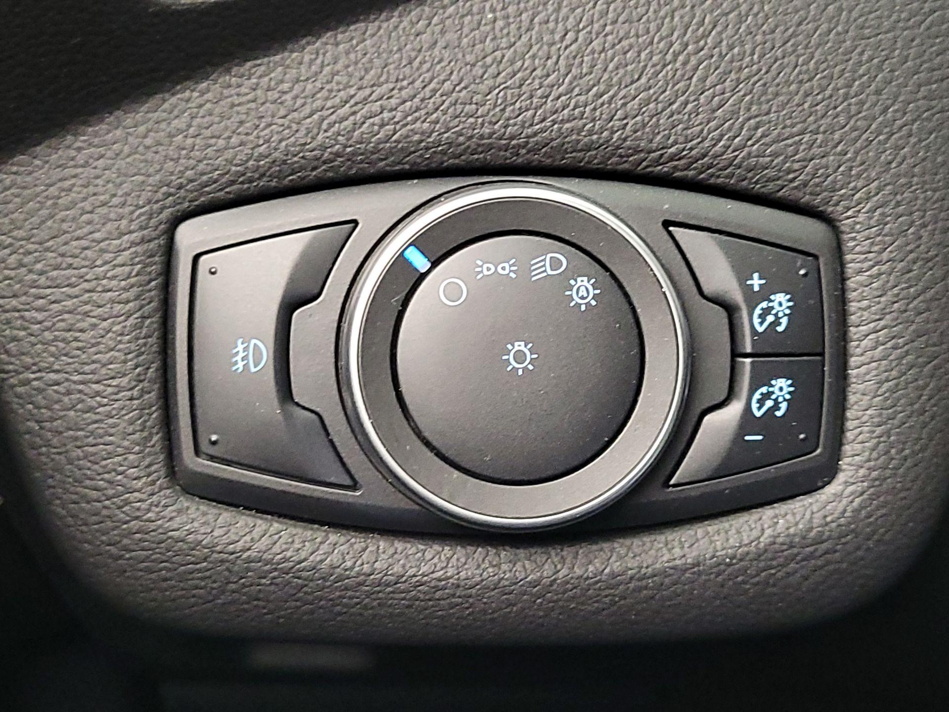 Thumbnail: 2016 Ford C-Max - 13