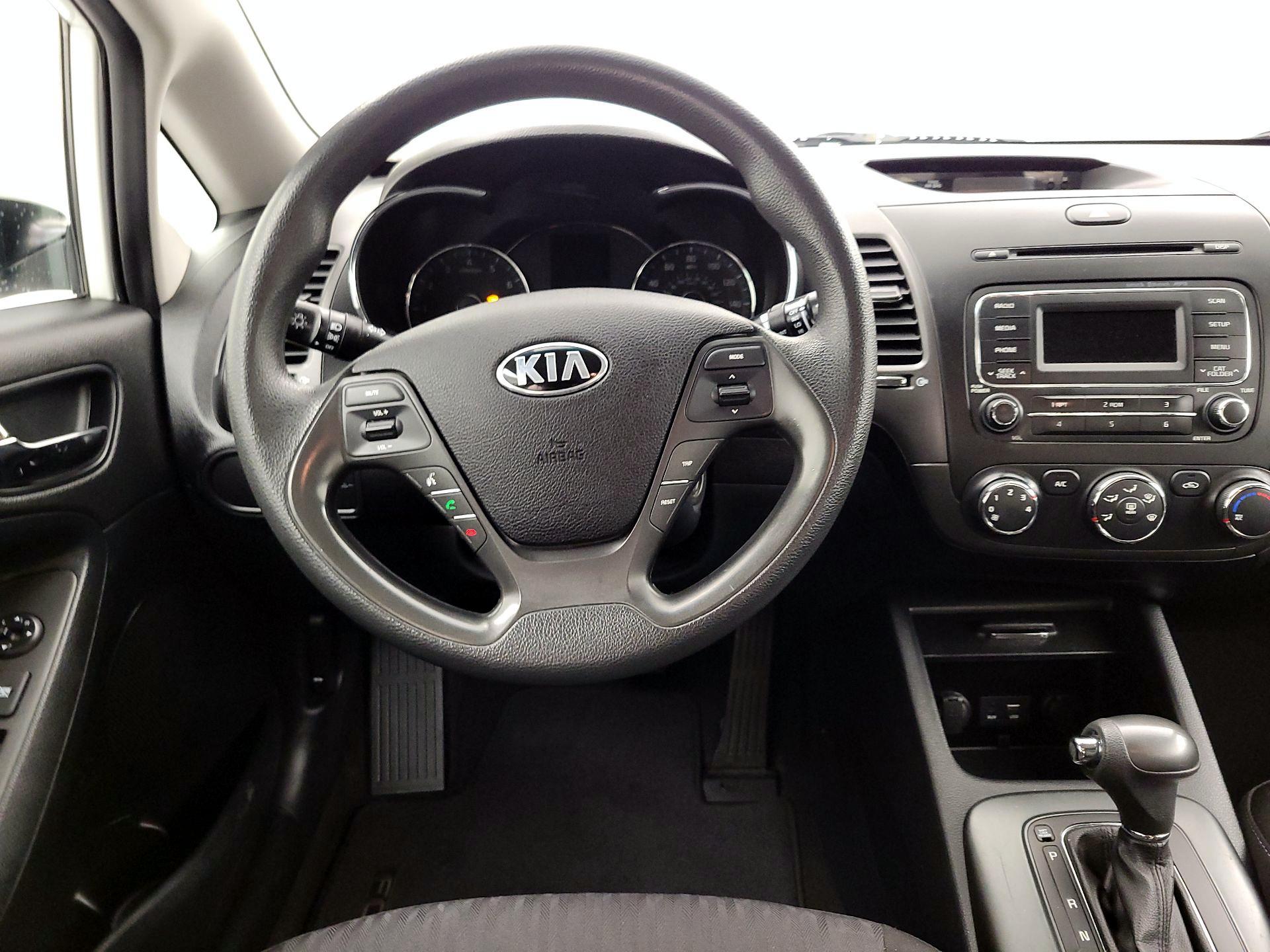 Thumbnail: 2016 Kia Forte - 10