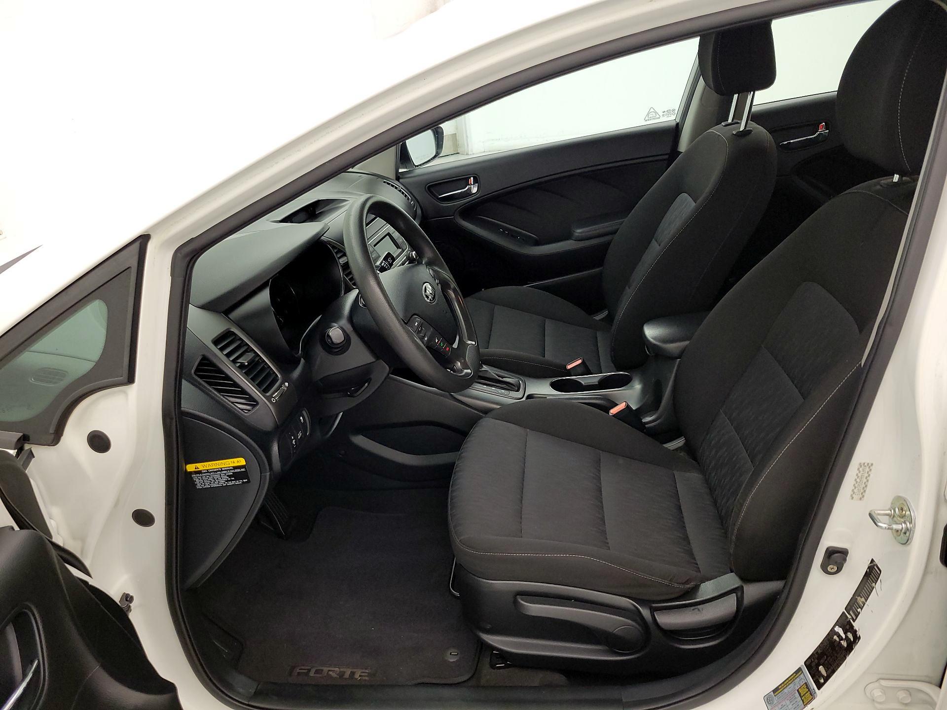 Thumbnail: 2016 Kia Forte - 11