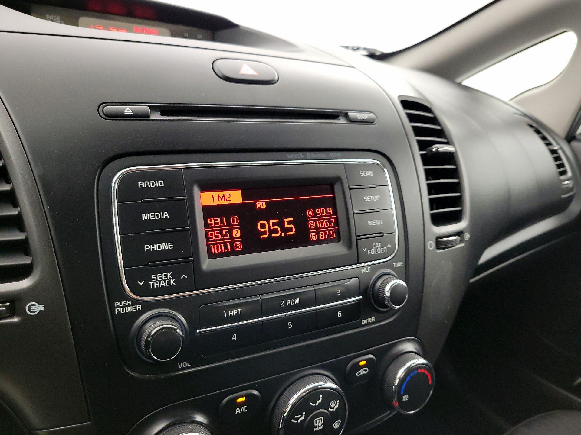 Thumbnail: 2016 Kia Forte - 14