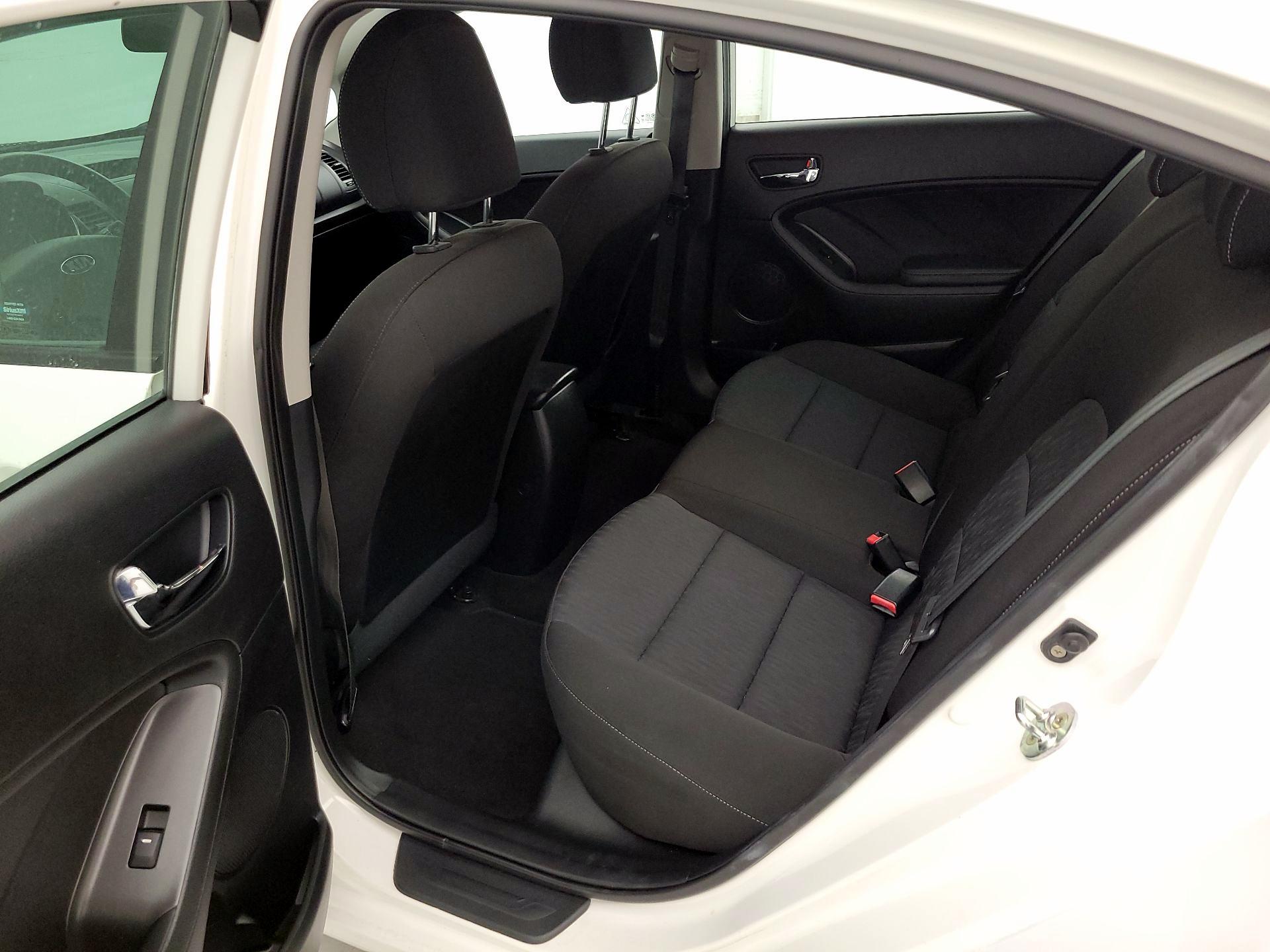 Thumbnail: 2016 Kia Forte - 18