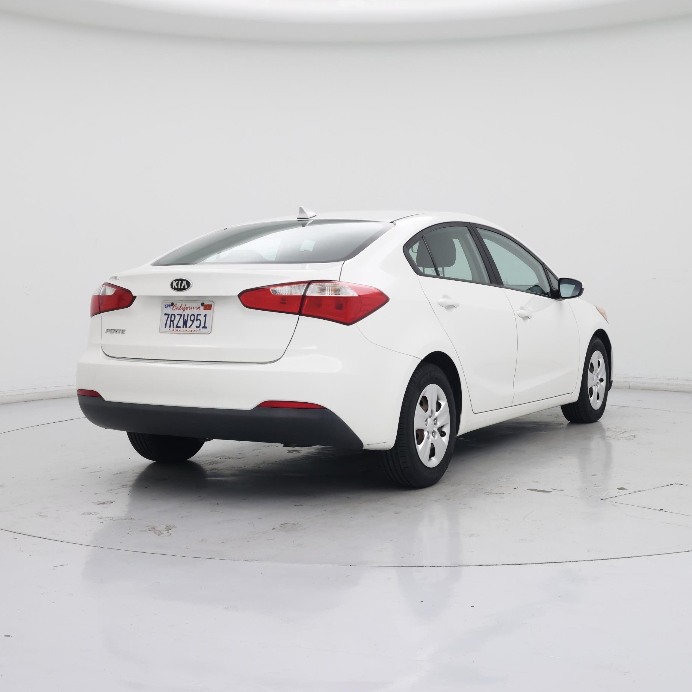 Thumbnail: 2016 Kia Forte - 8