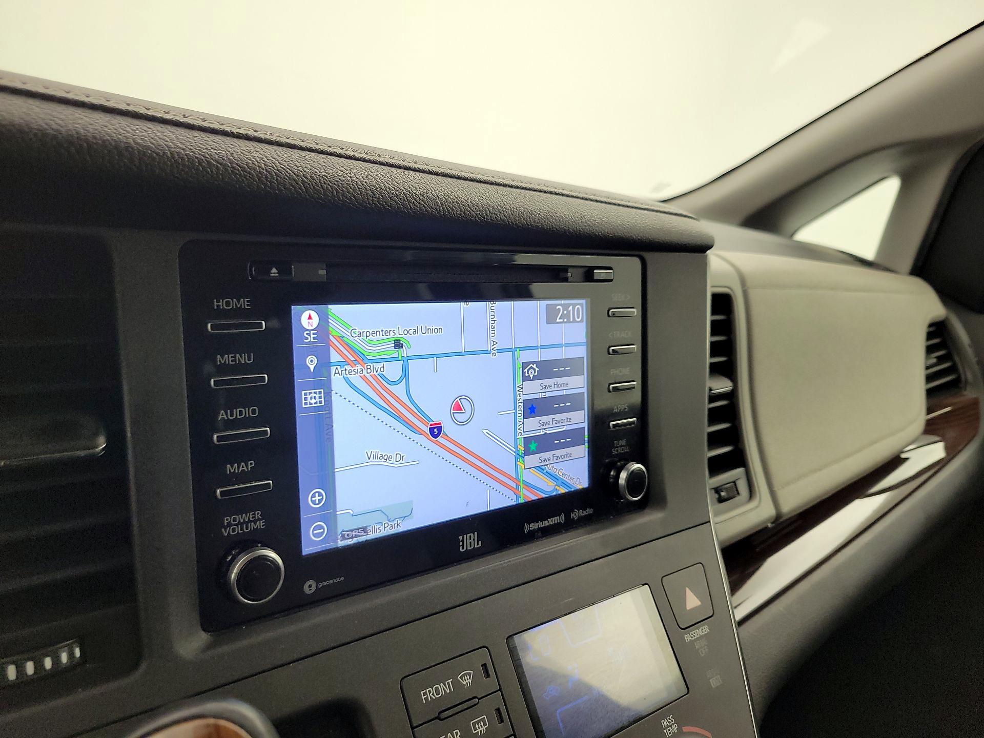 Thumbnail: 2018 Toyota Sienna - 14