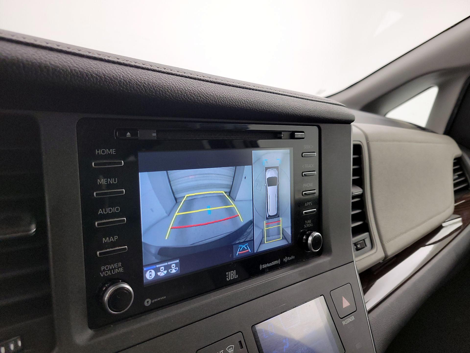 Thumbnail: 2018 Toyota Sienna - 15