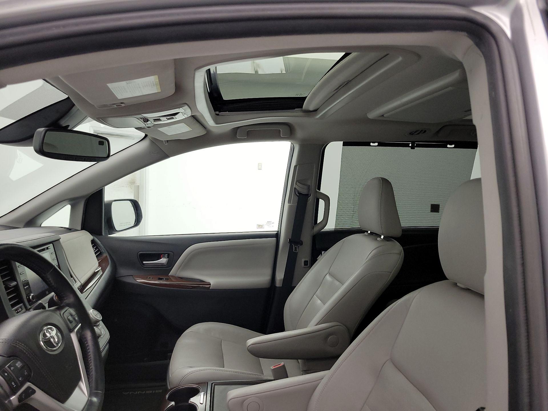 Thumbnail: 2018 Toyota Sienna - 20