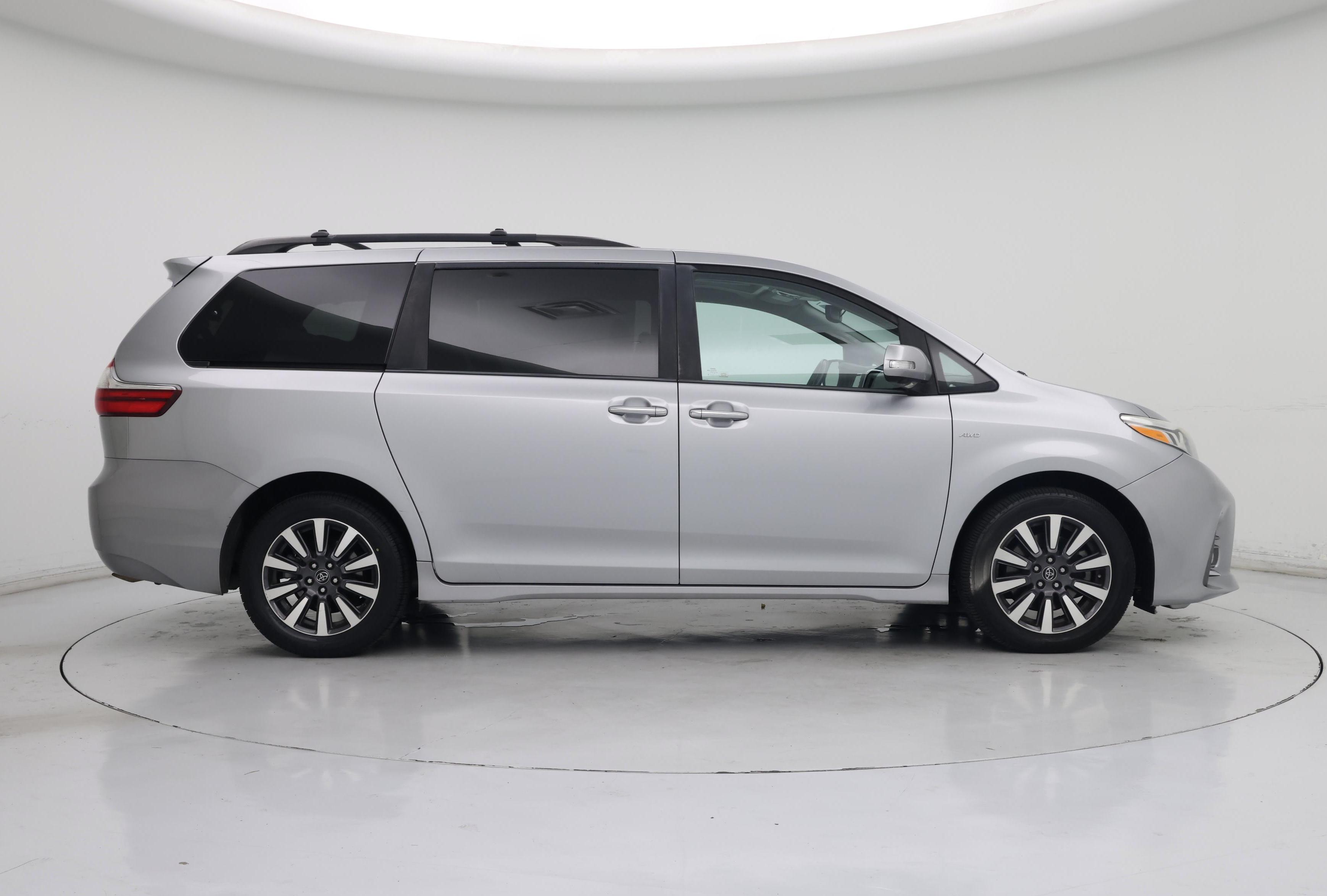 Thumbnail: 2018 Toyota Sienna - 7