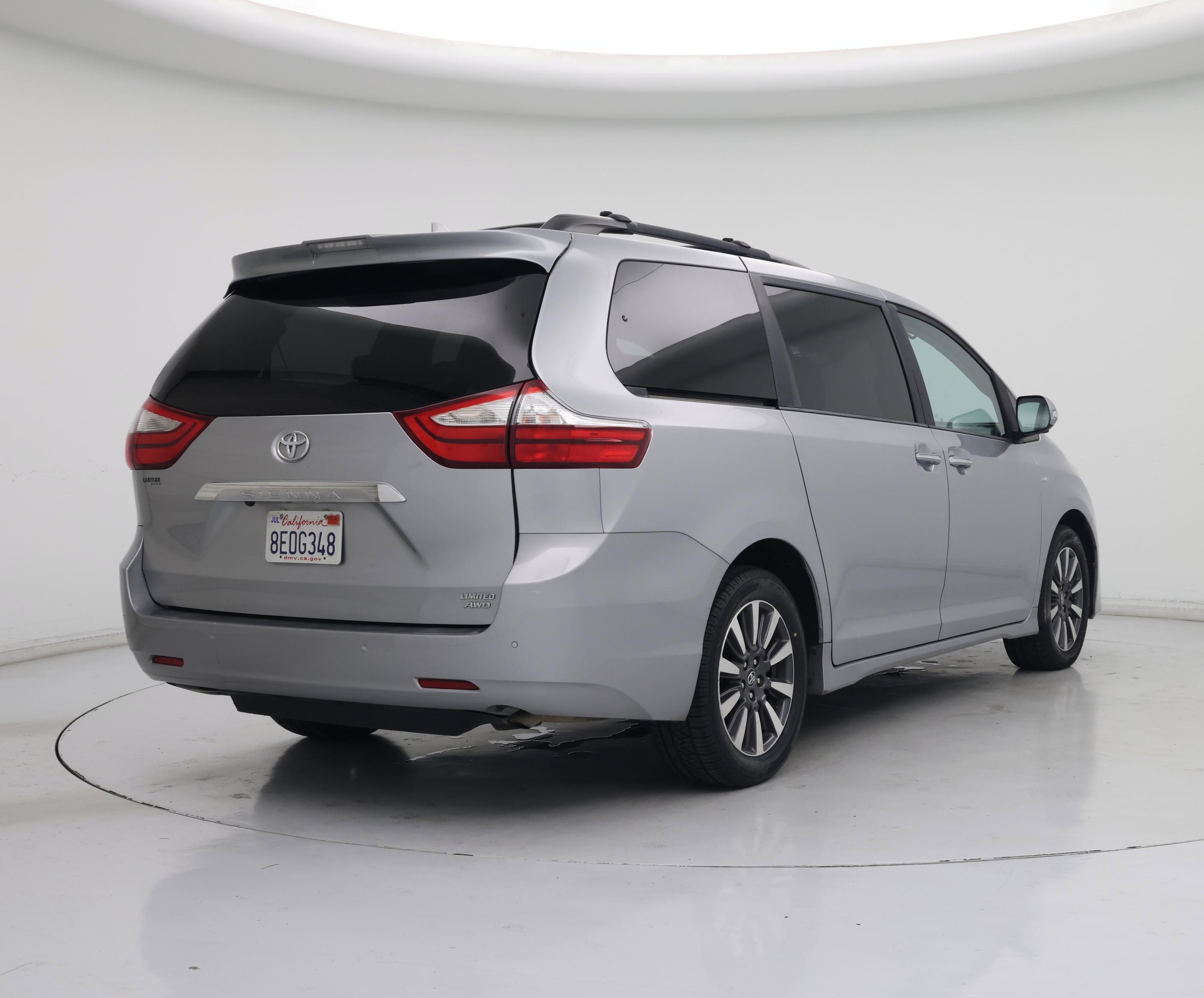 Thumbnail: 2018 Toyota Sienna - 8