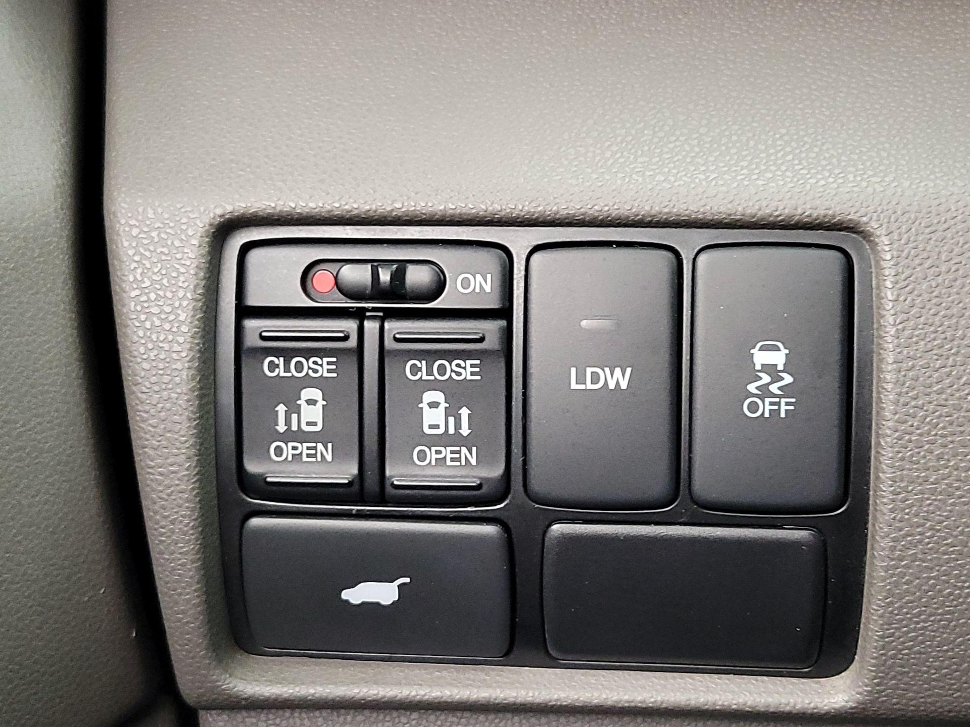 Thumbnail: 2014 Honda Odyssey - 13