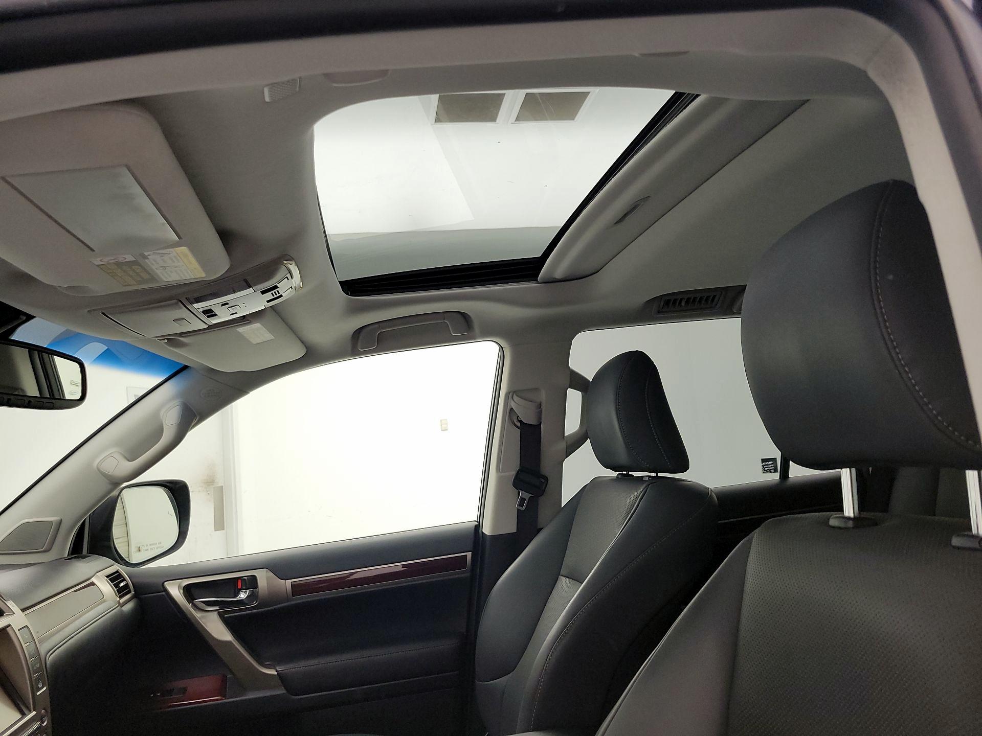 Thumbnail: 2019 Lexus GX - 18
