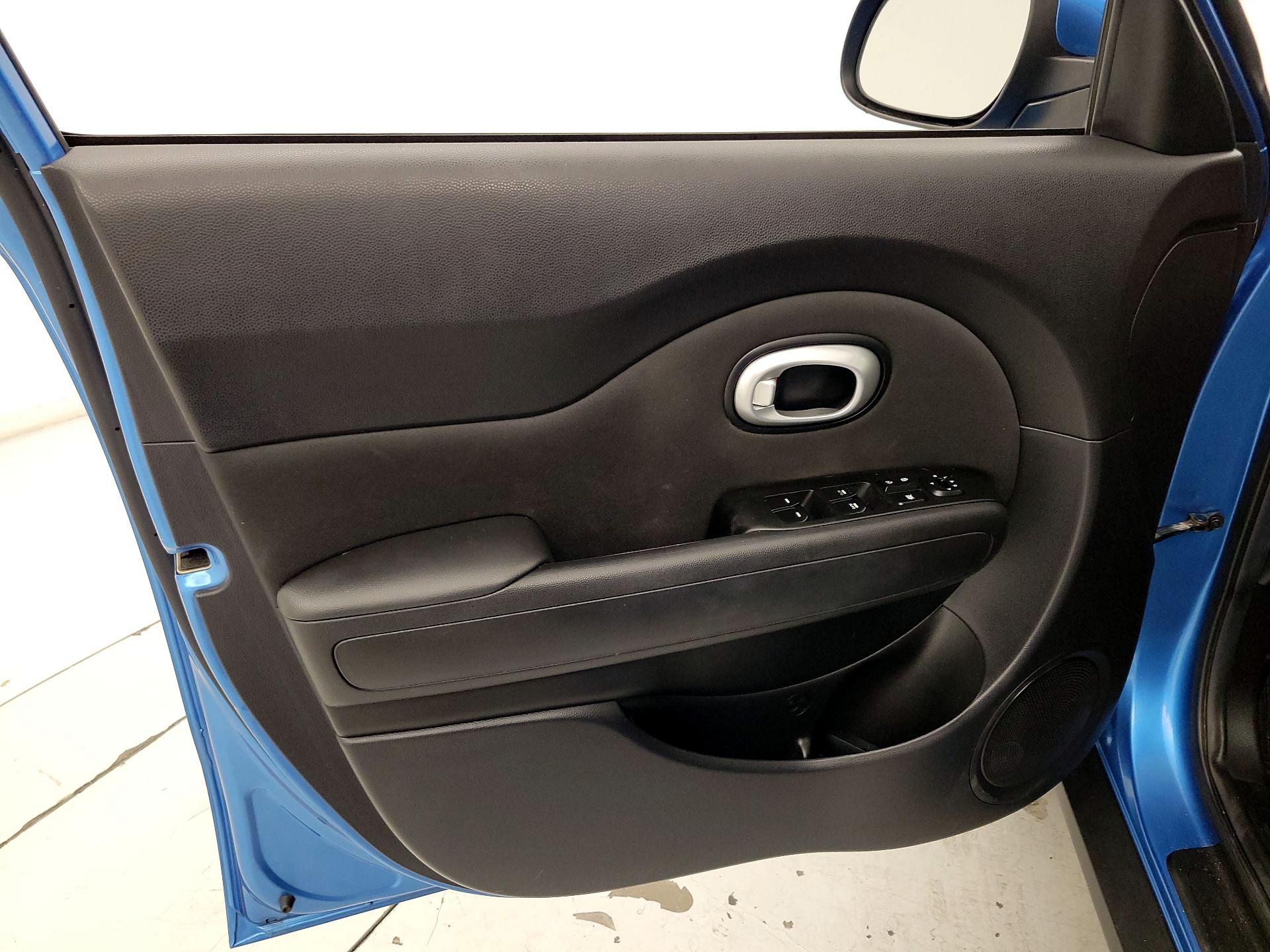 Thumbnail: 2016 Kia Soul - 12