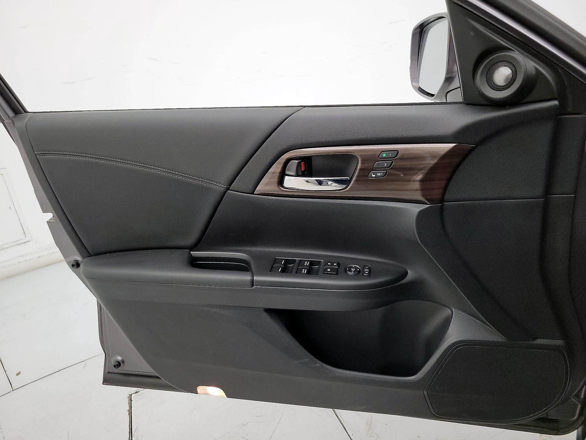 Thumbnail: 2017 Honda Accord - 12