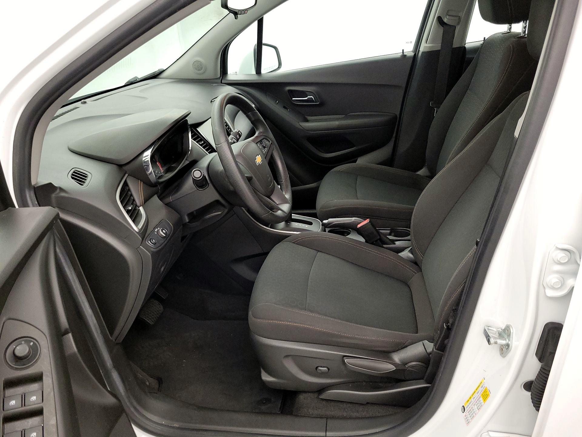 Thumbnail: 2017 Chevrolet Trax - 11