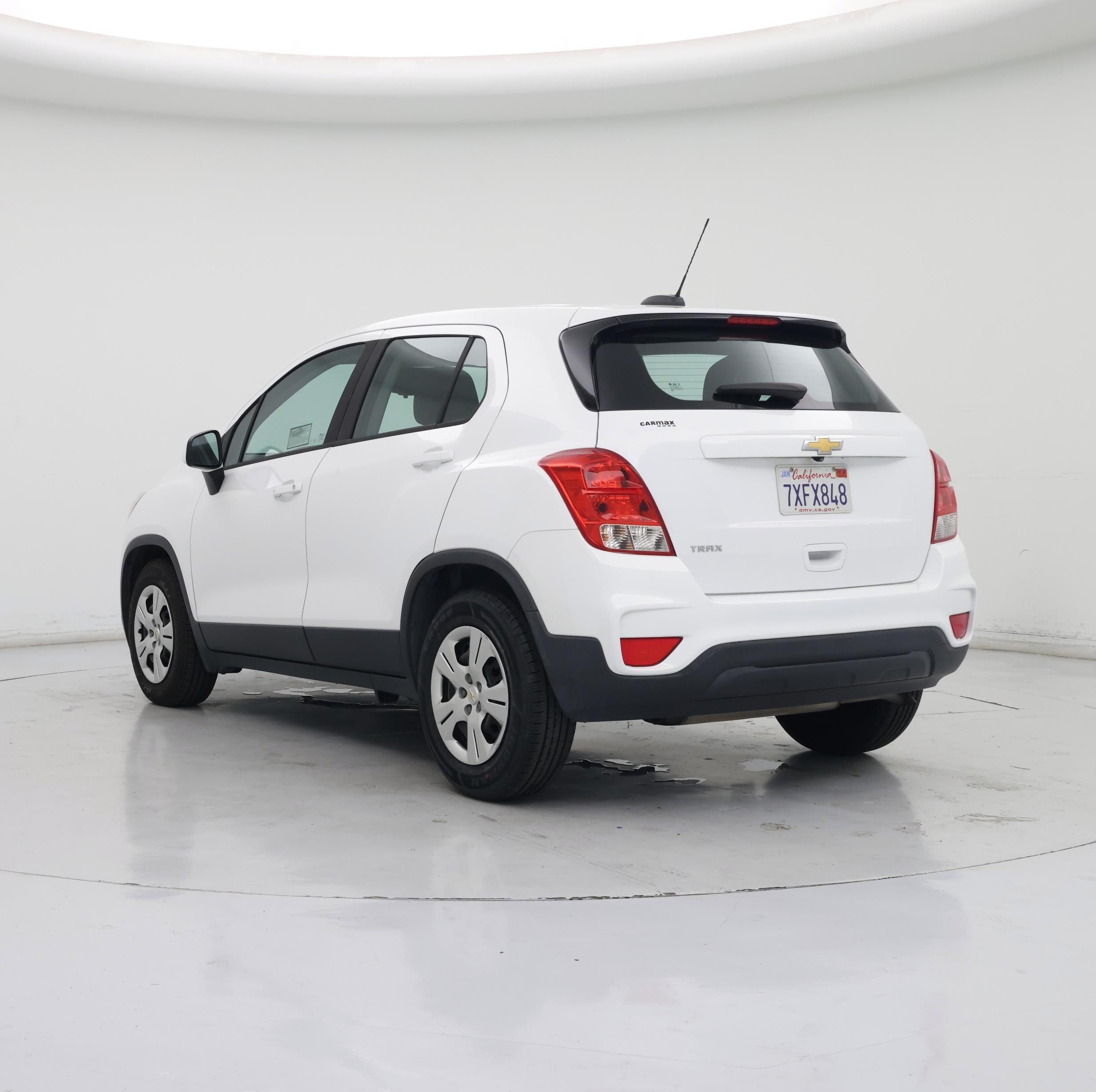 Thumbnail: 2017 Chevrolet Trax - 2