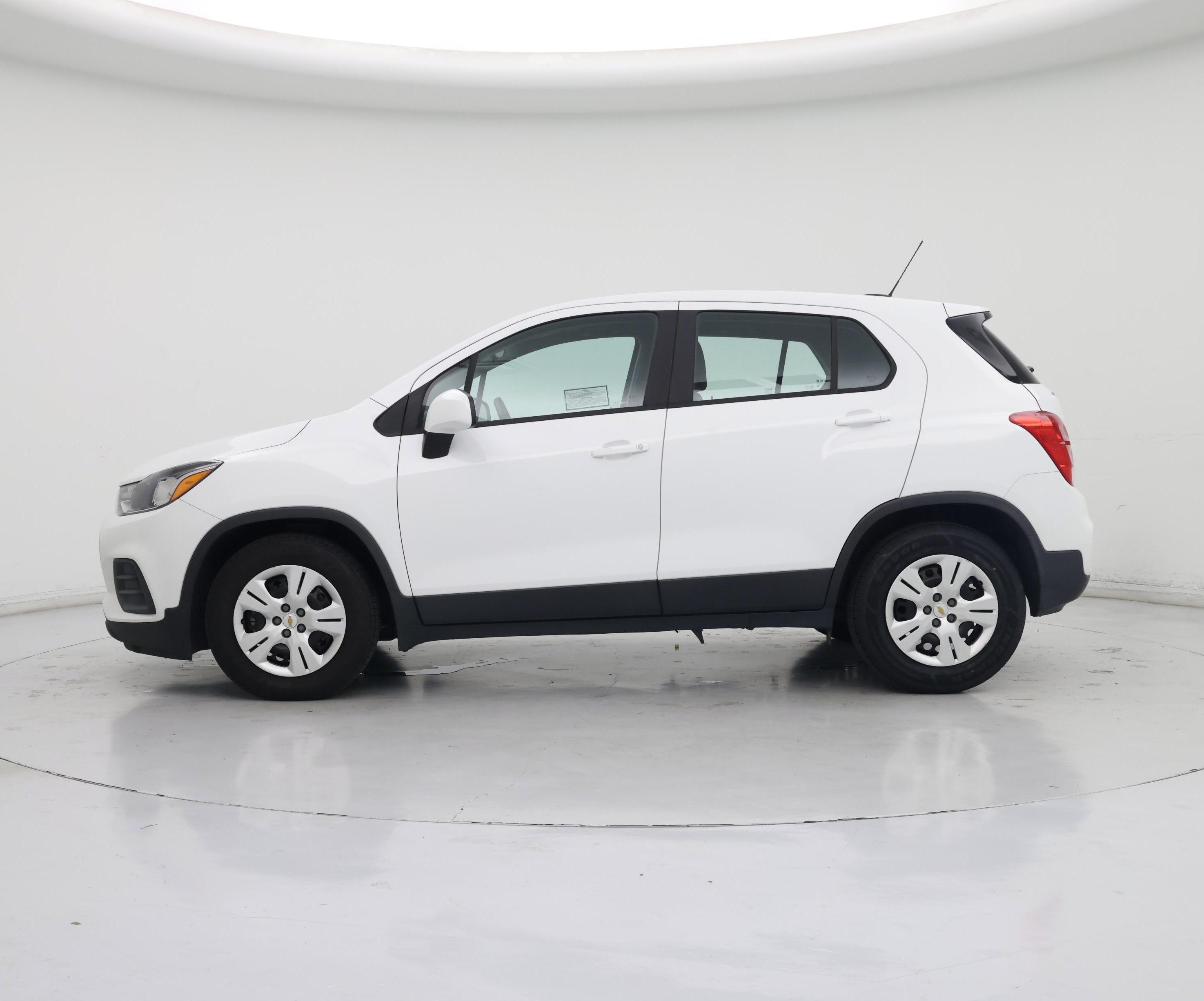 Thumbnail: 2017 Chevrolet Trax - 3