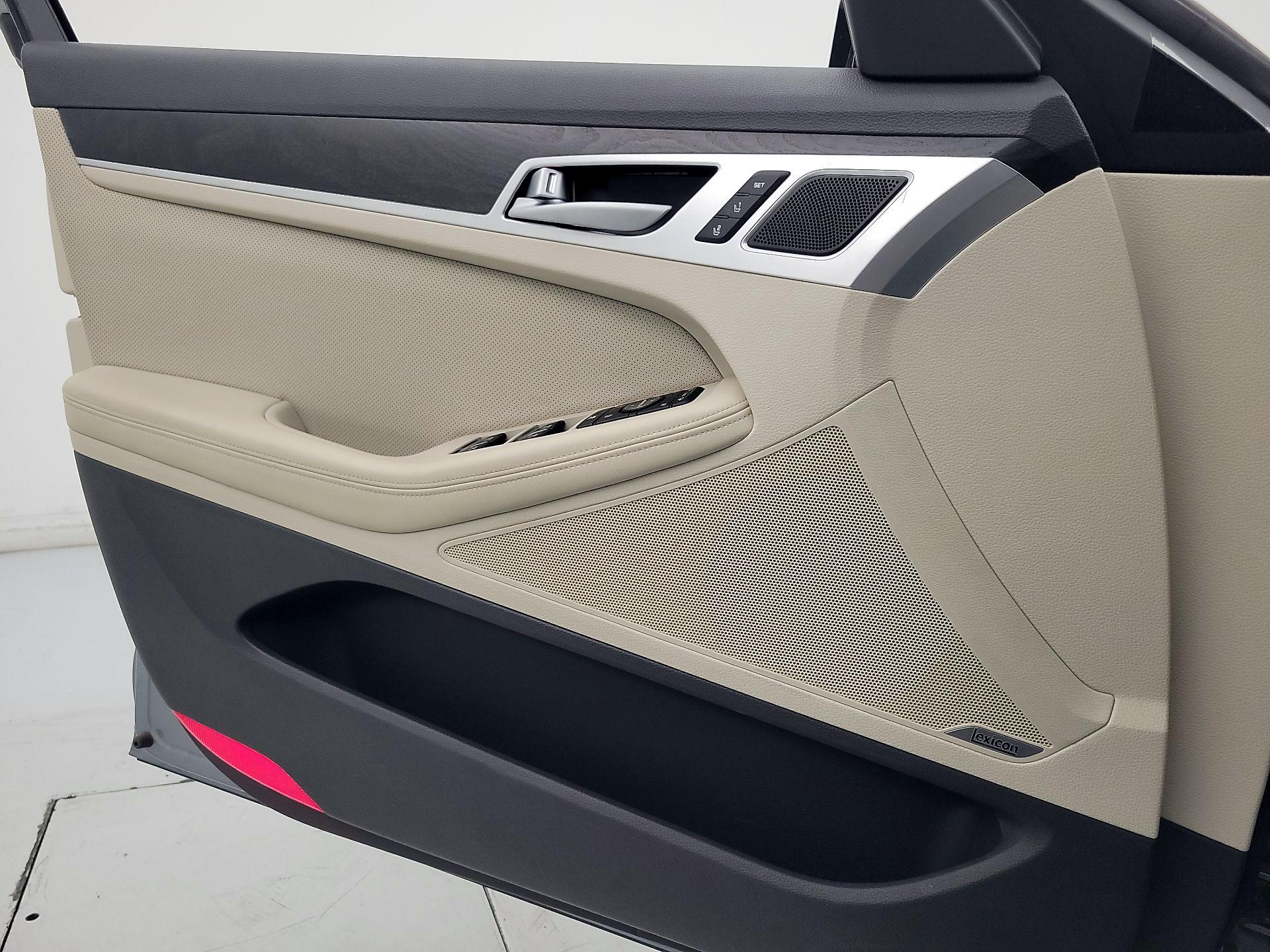Thumbnail: 2015 Hyundai Genesis - 12