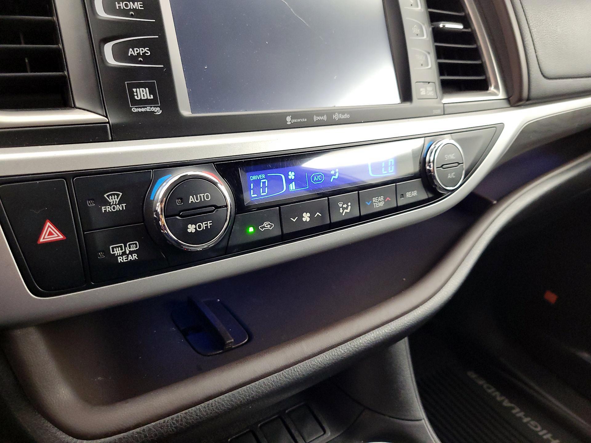 Thumbnail: 2019 Toyota Highlander - 16