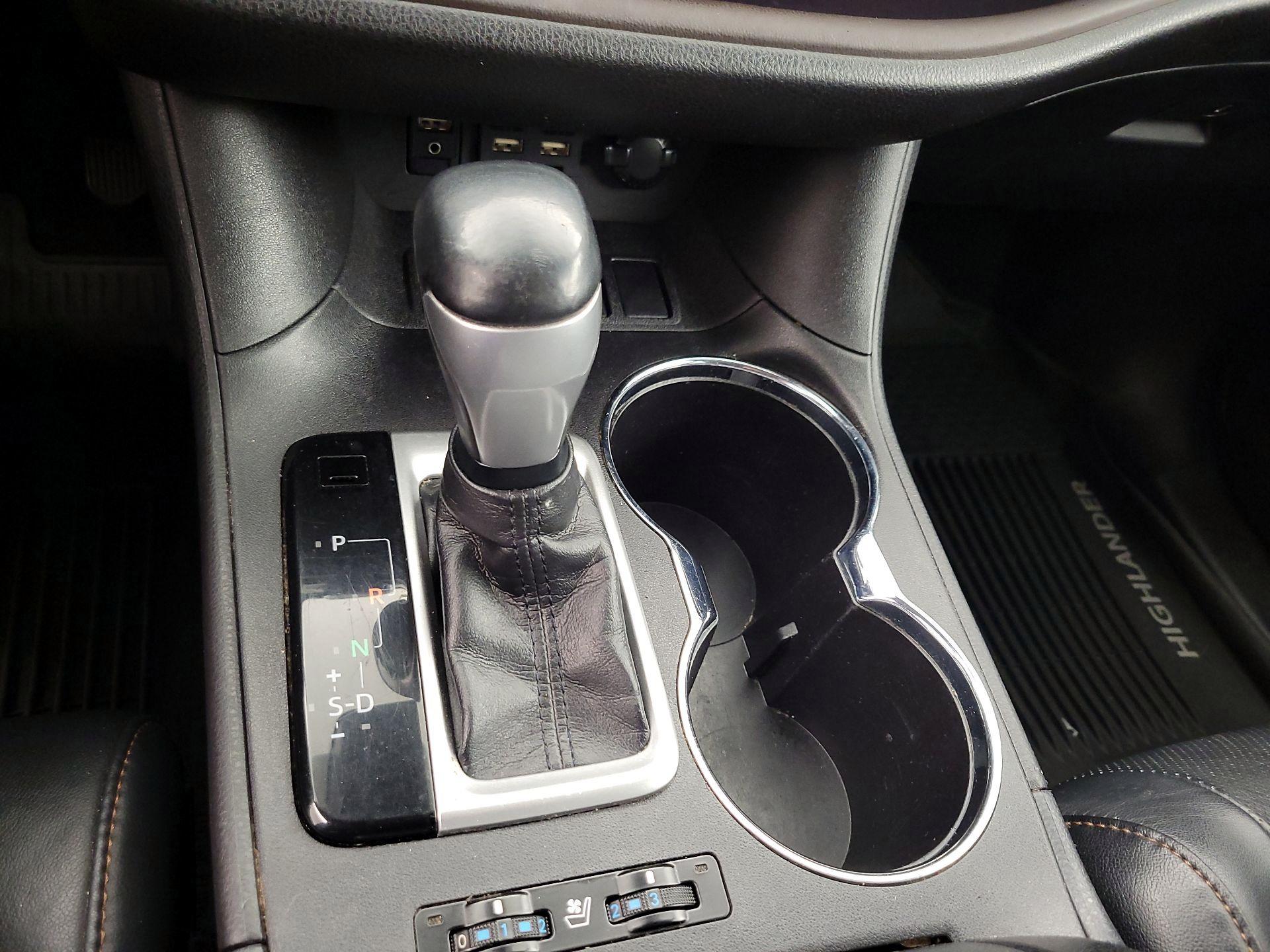 Thumbnail: 2019 Toyota Highlander - 17