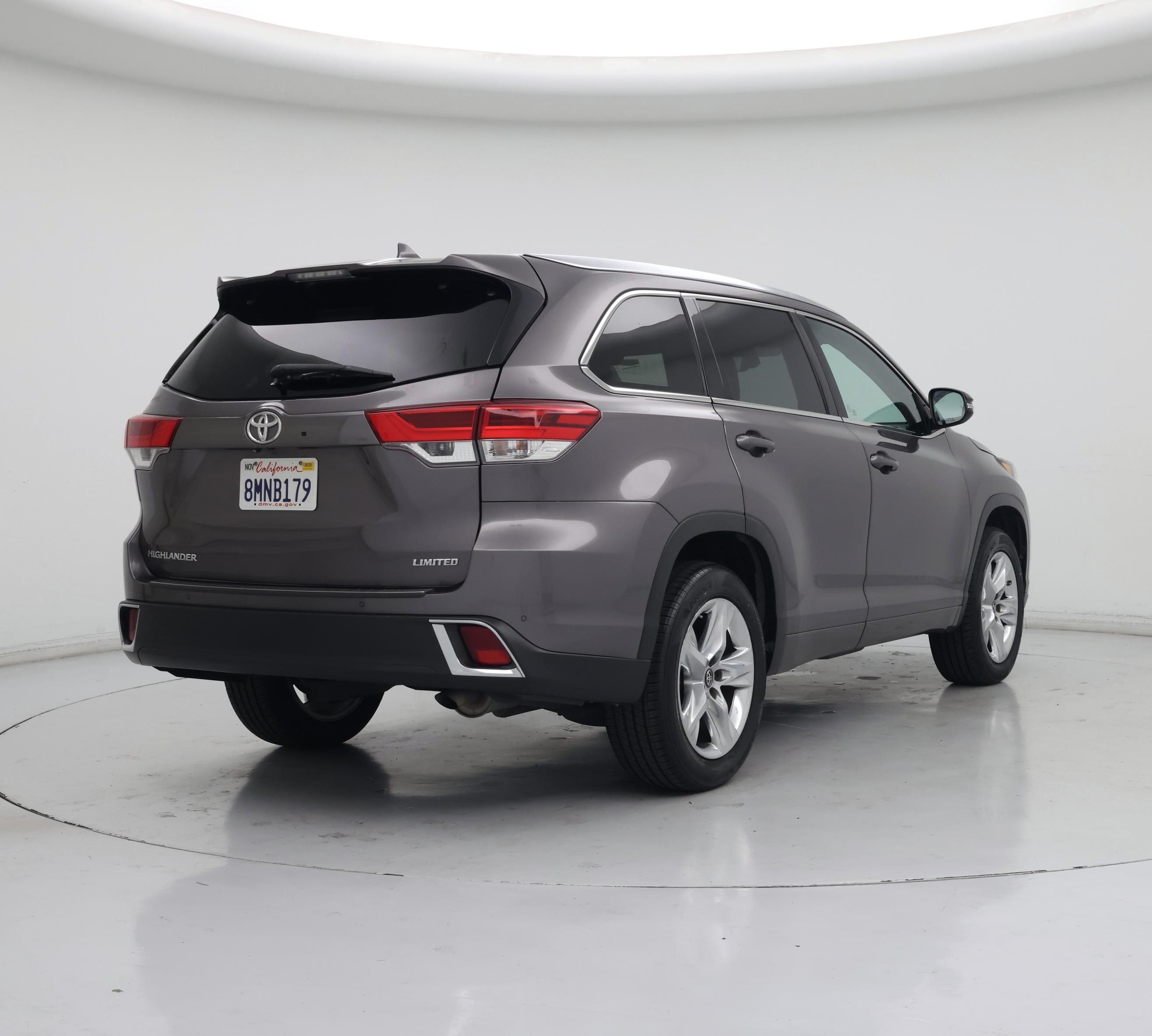Thumbnail: 2019 Toyota Highlander - 8