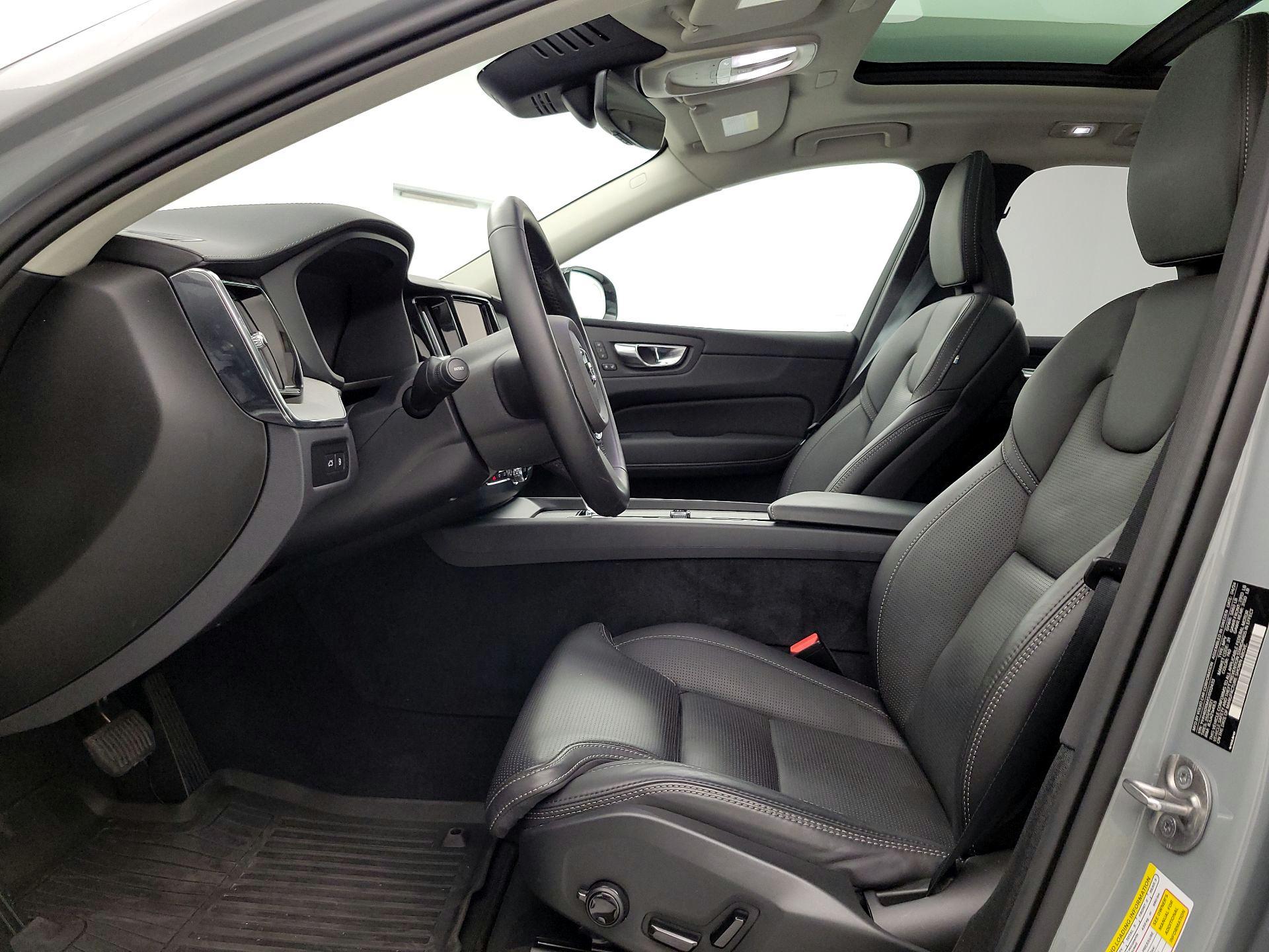 Thumbnail: 2025 Volvo XC60 - 11