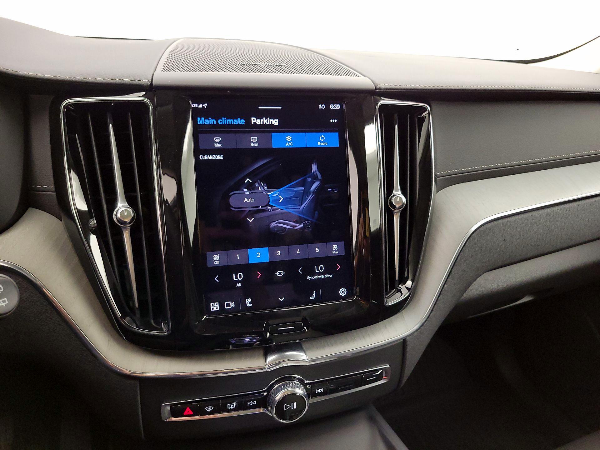Thumbnail: 2025 Volvo XC60 - 17