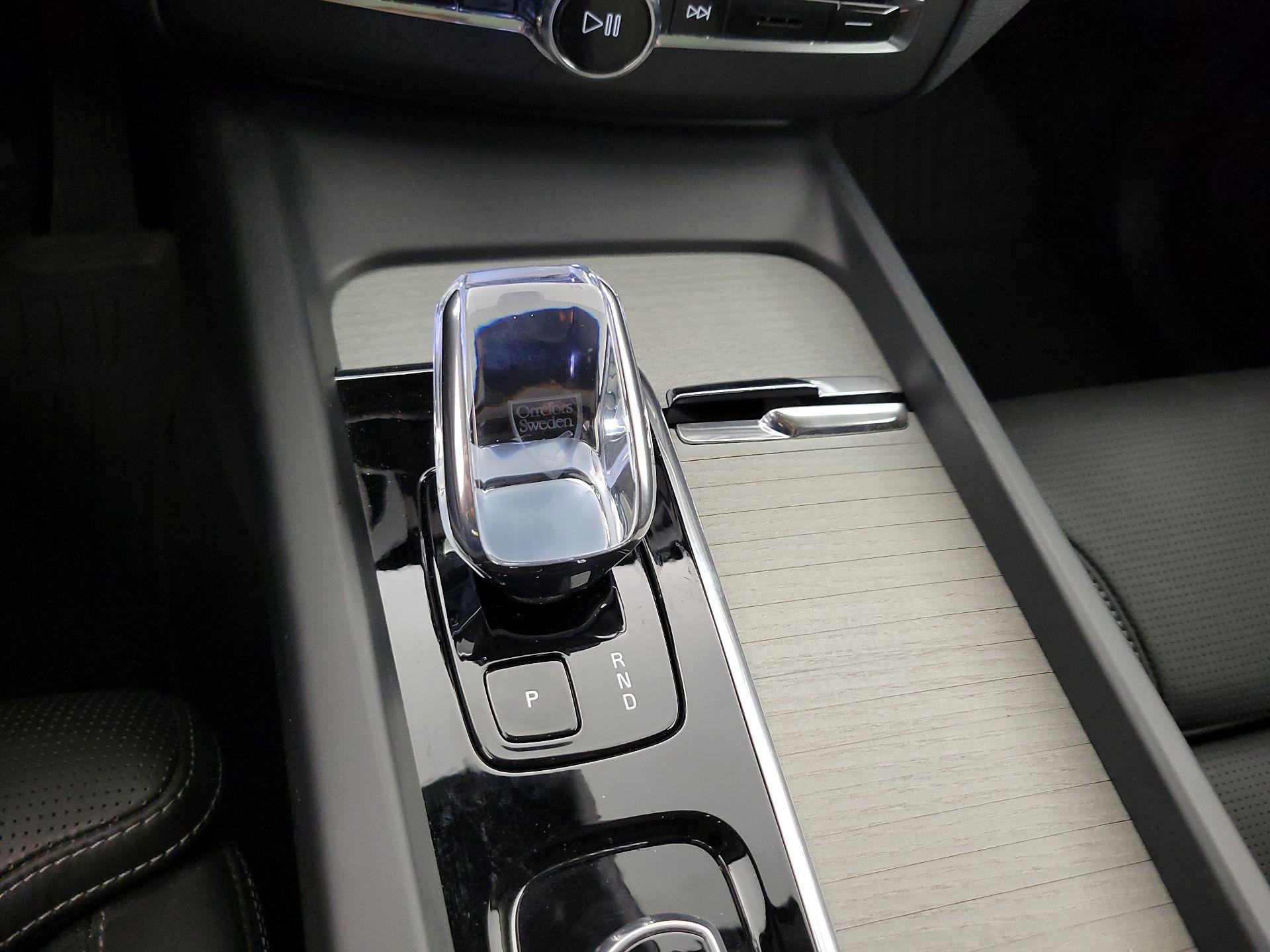 Thumbnail: 2025 Volvo XC60 - 18