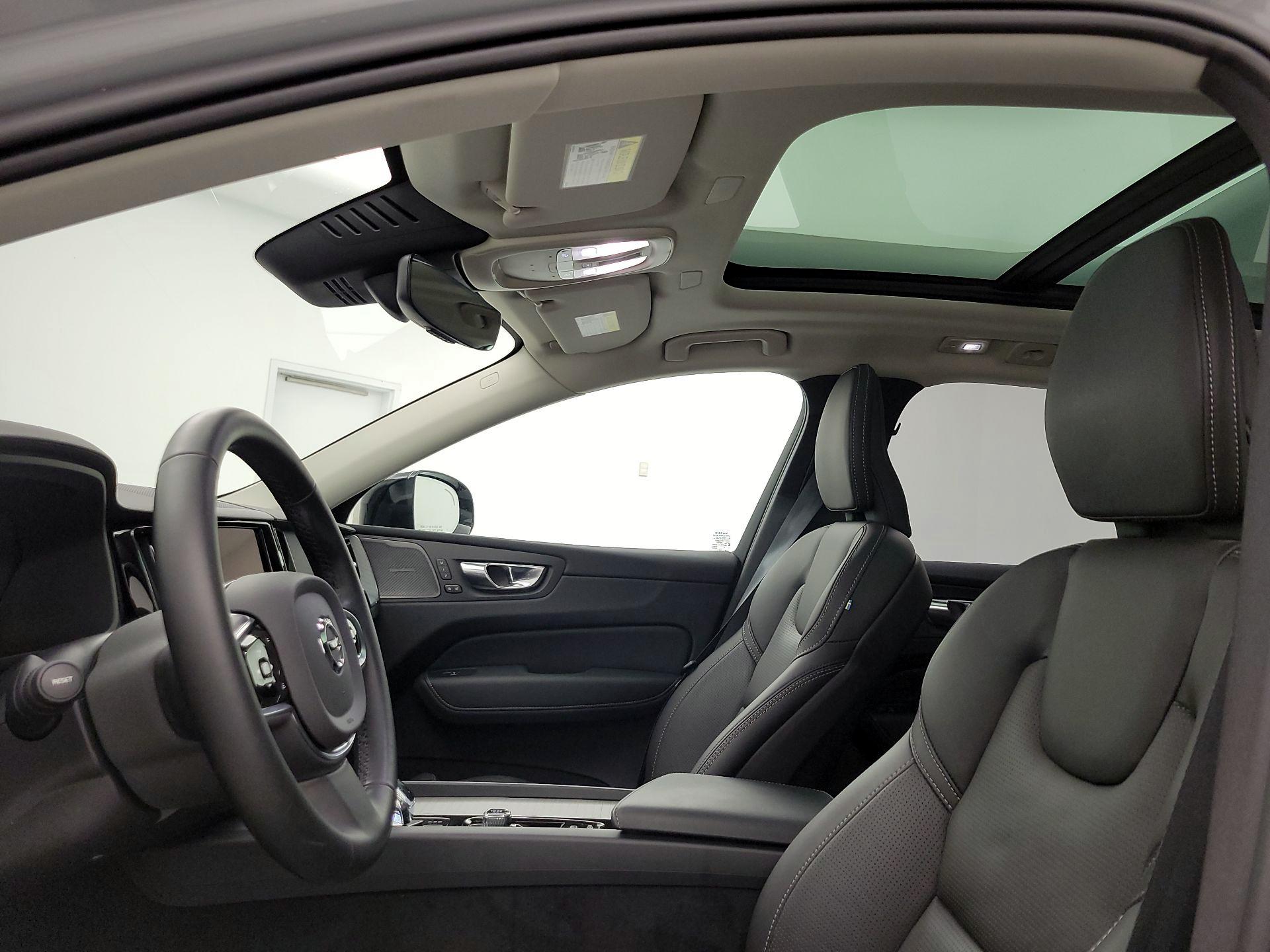 Thumbnail: 2025 Volvo XC60 - 20