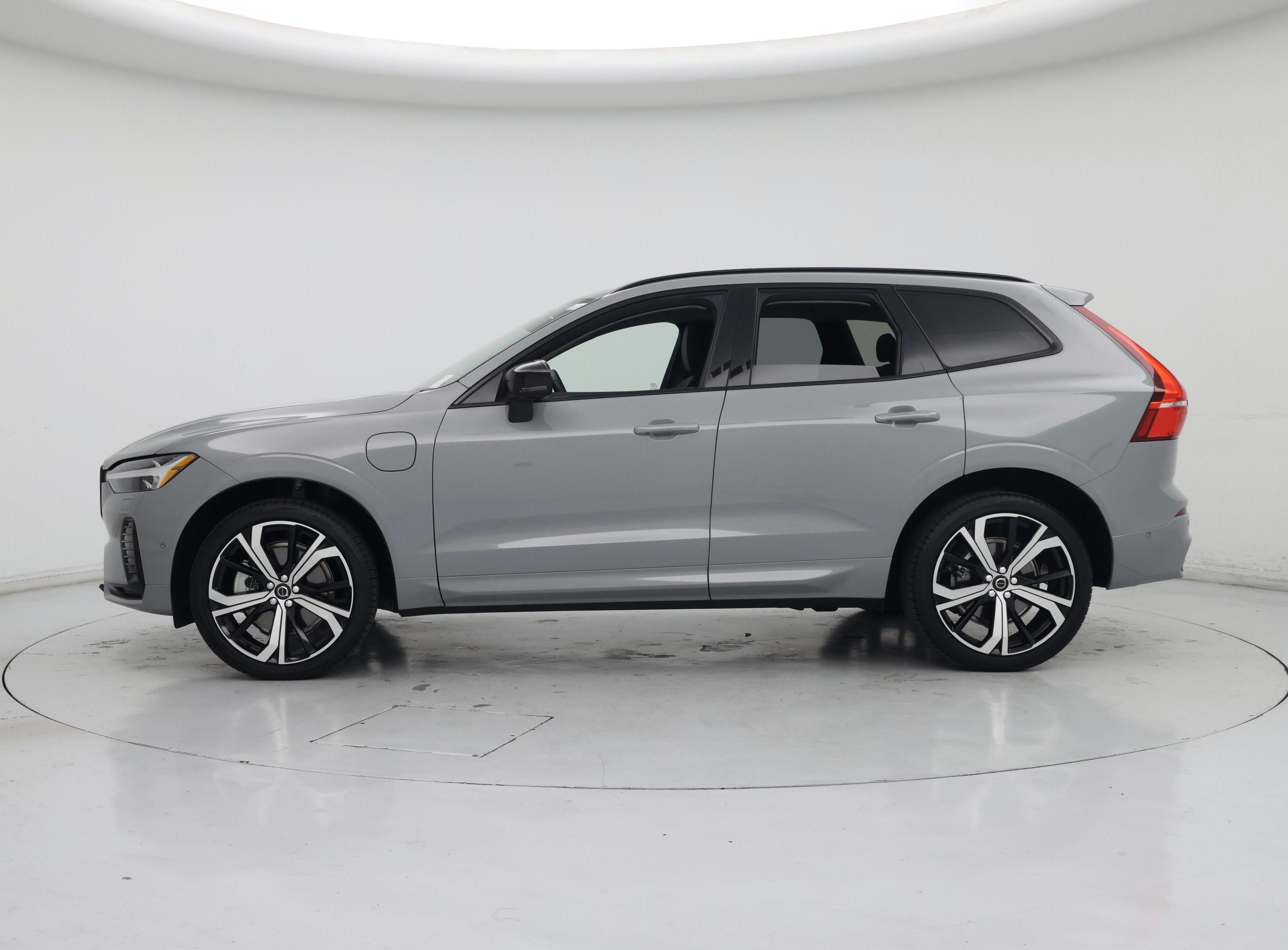 Thumbnail: 2025 Volvo XC60 - 3