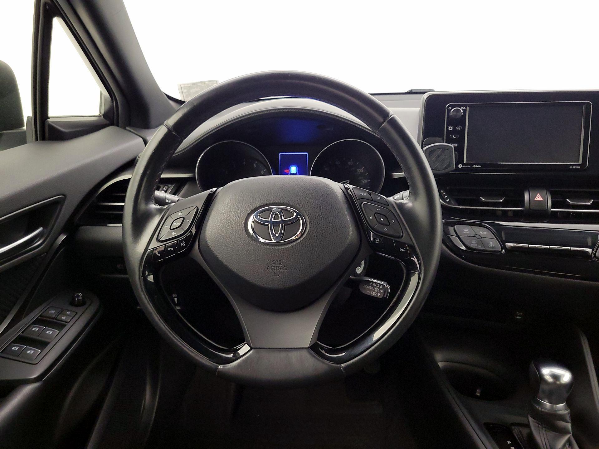 Thumbnail: 2018 Toyota C-HR - 10