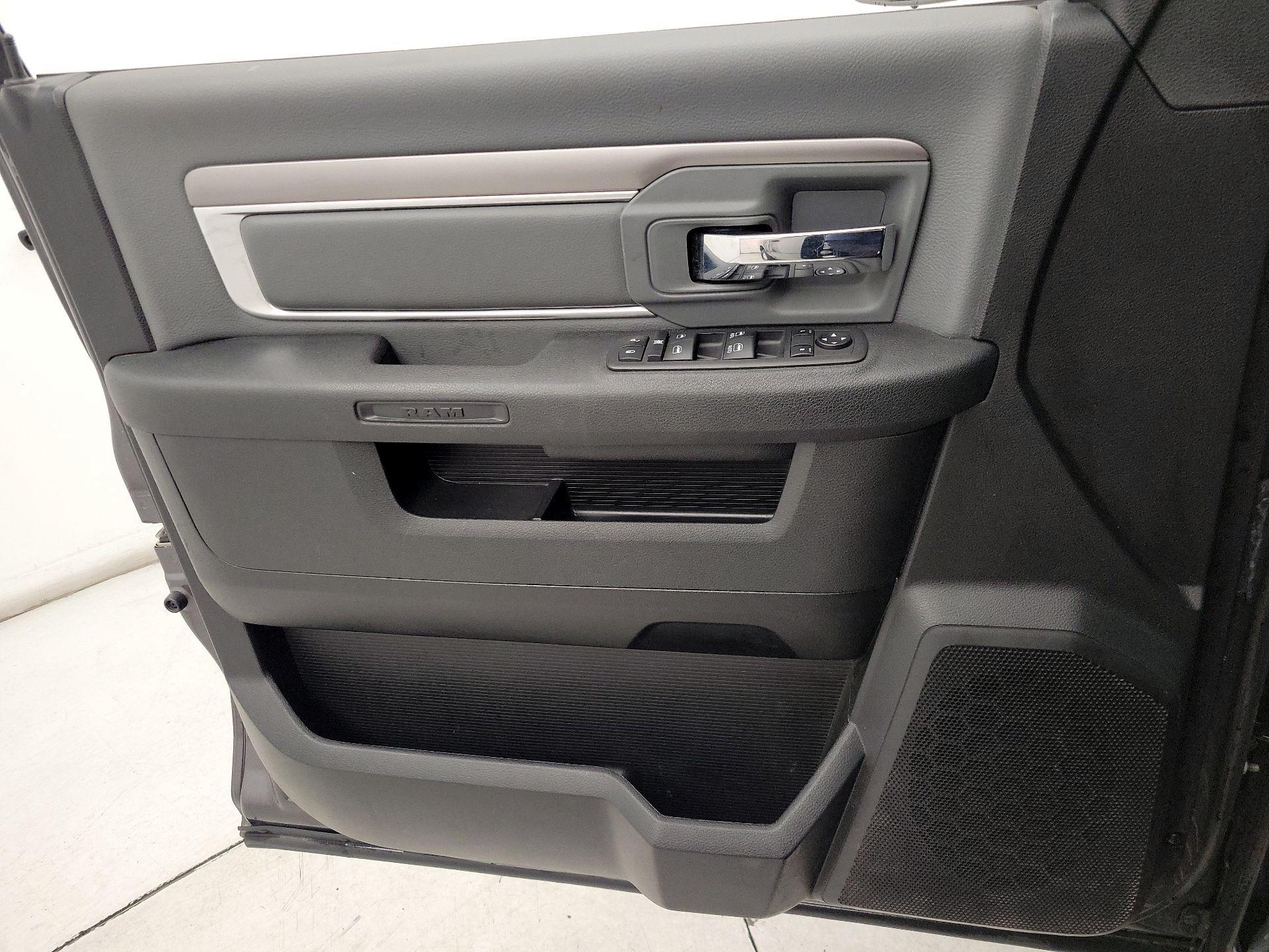 Thumbnail: 2023 RAM 1500 Classic - 12