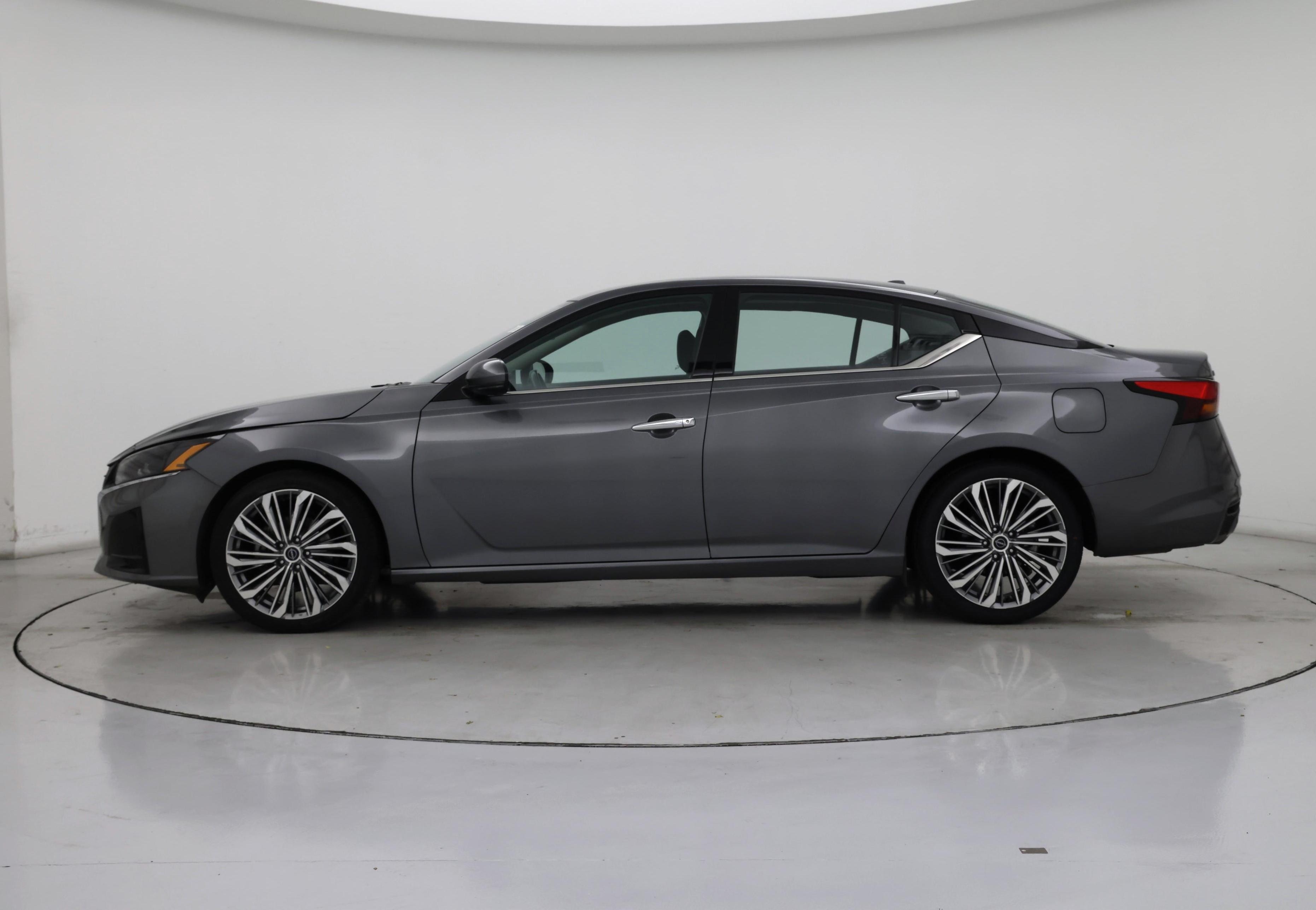Thumbnail: 2023 Nissan Altima - 3