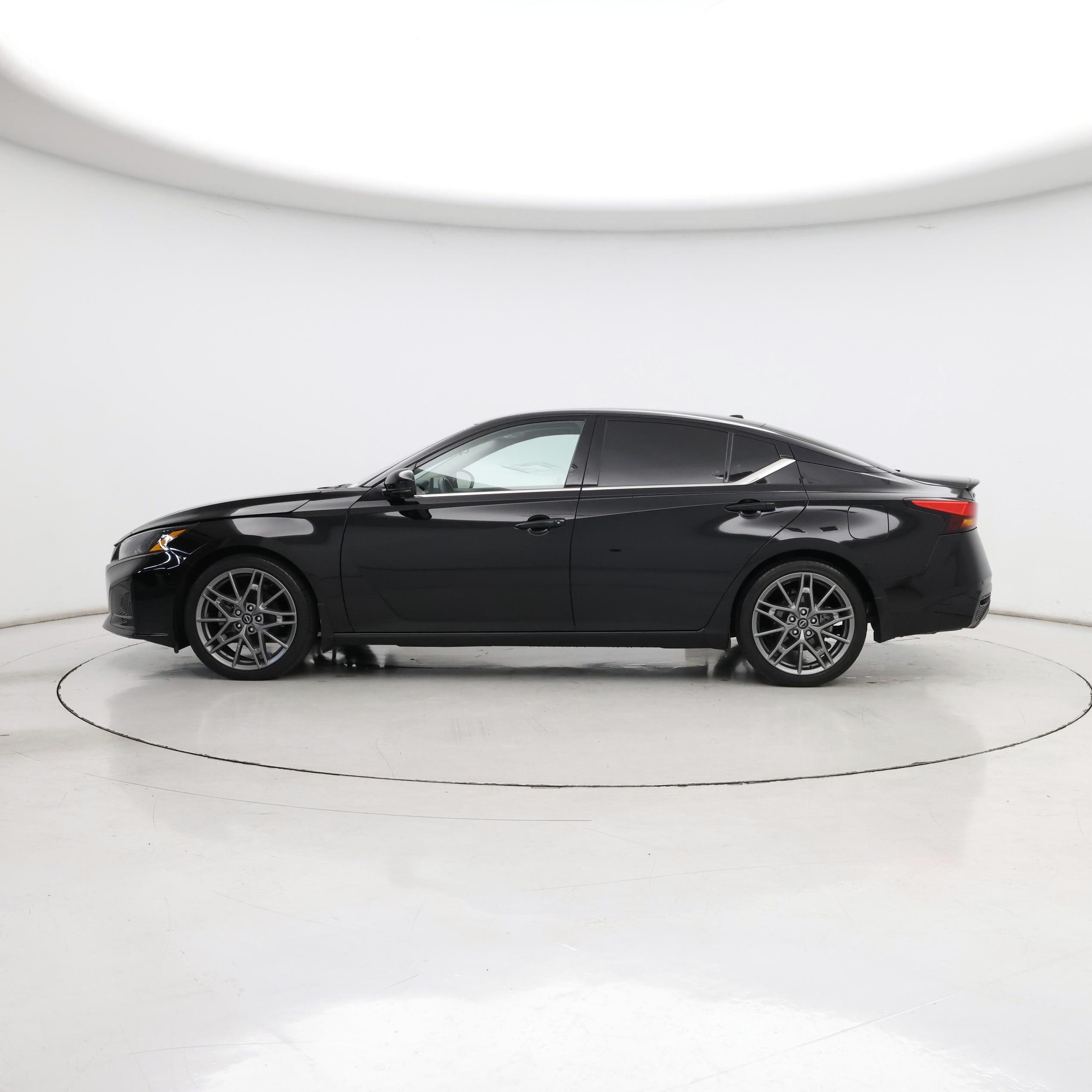 Thumbnail: 2023 Nissan Altima - 3