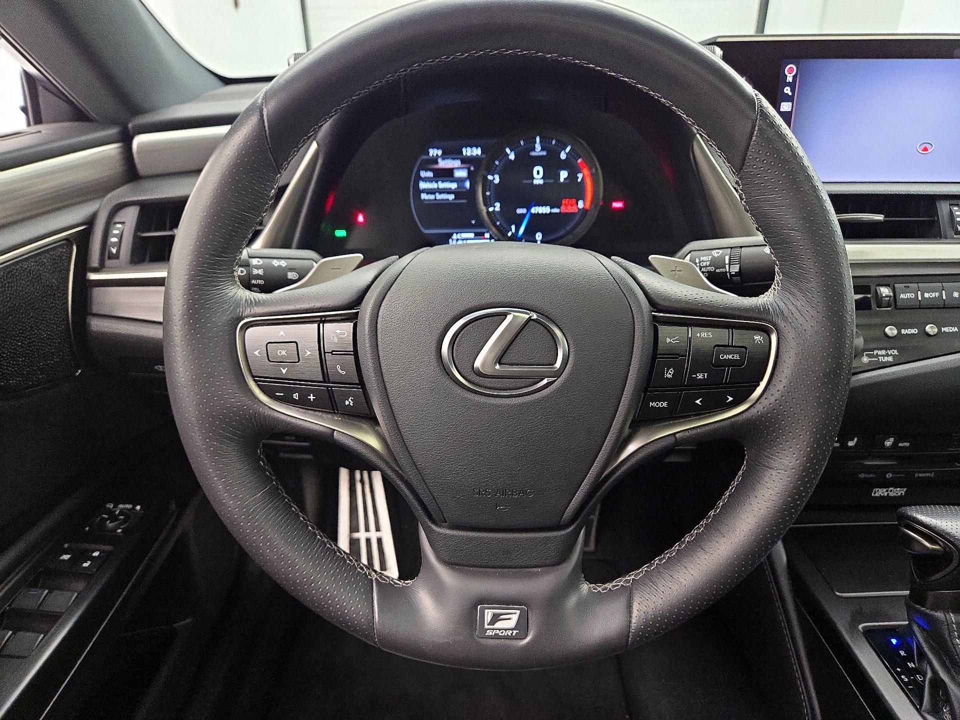 Thumbnail: 2020 Lexus ES - 10