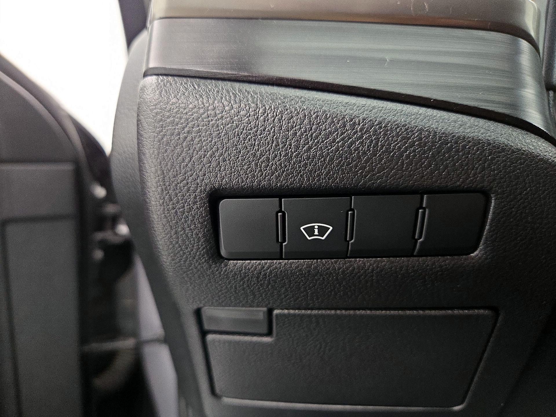 Thumbnail: 2020 Lexus ES - 13