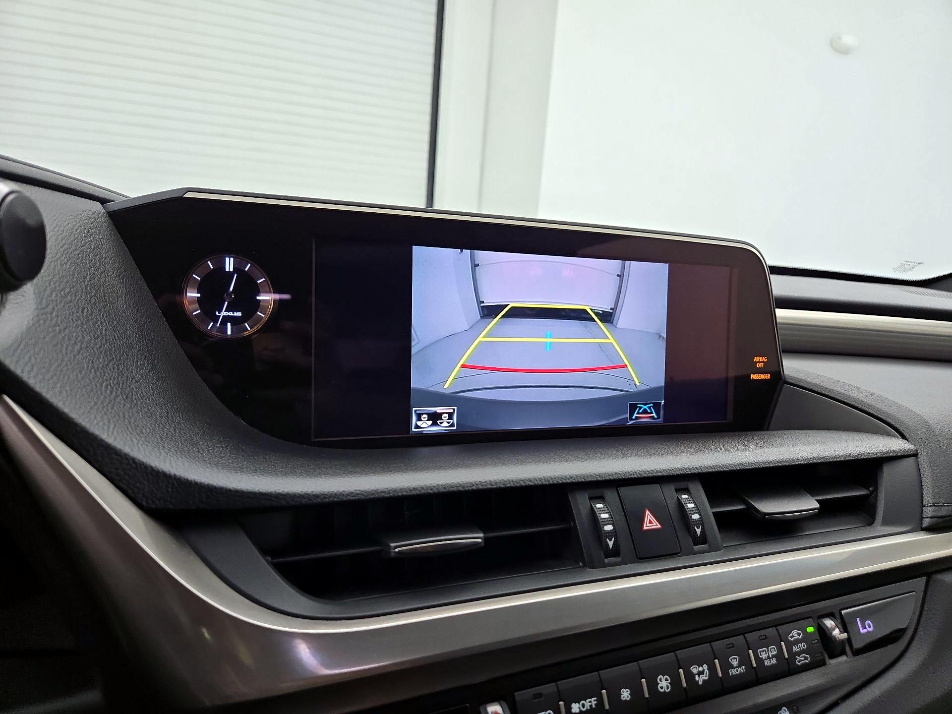 Thumbnail: 2020 Lexus ES - 15
