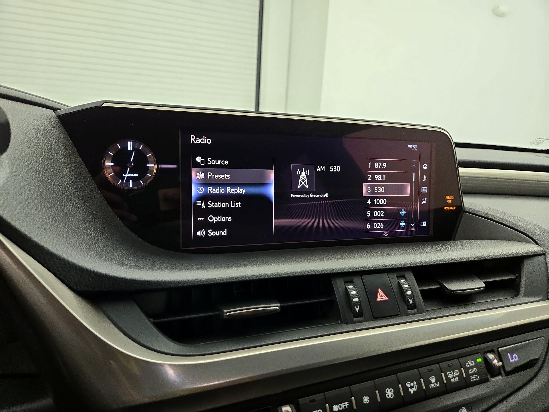Thumbnail: 2020 Lexus ES - 16